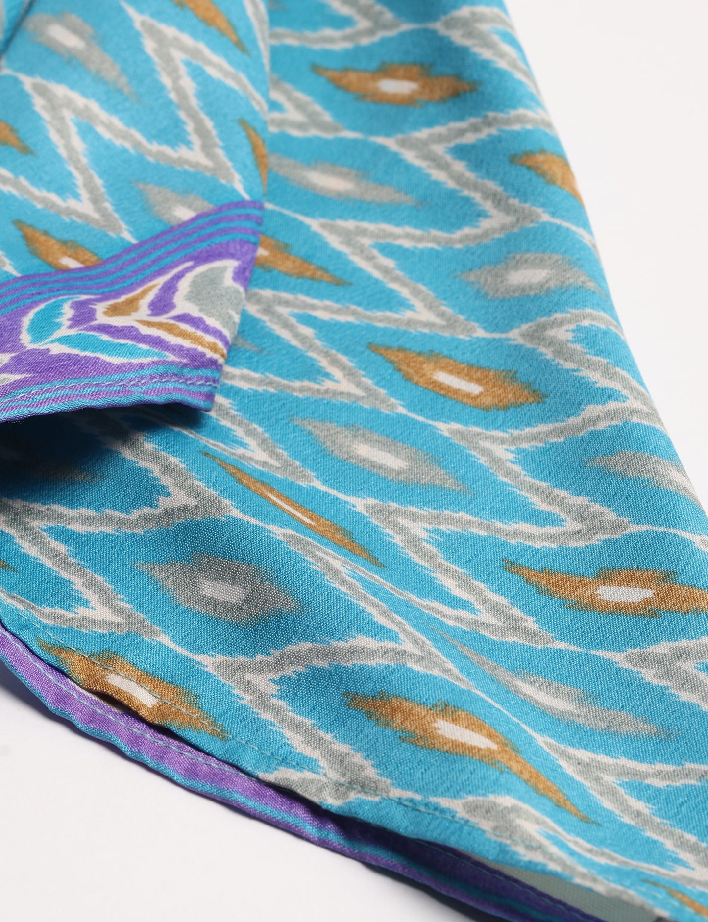 Chic and eco-friendly FOULARD square scarves, perfect for dressing up any outfit. Versatile styling around the head or neck for sunny days outdoors and evenings indoors, in warm and cooler climes. Ethical, eco-friendly, and stylish accessories to elevate your sustainable fashion game.