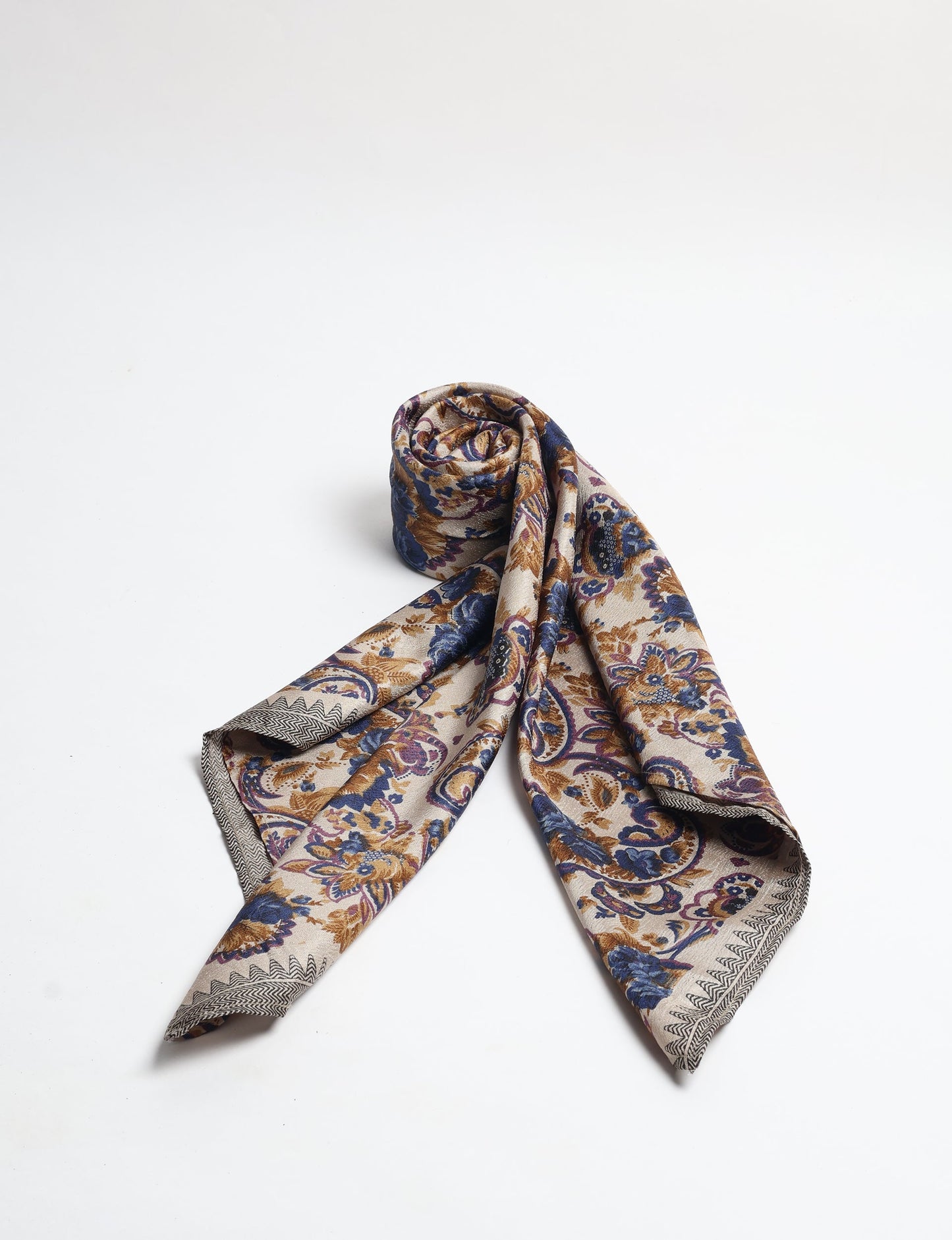 Chic and eco-friendly FOULARD square scarves, perfect for dressing up any outfit. Versatile styling around the head or neck for sunny days outdoors and evenings indoors, in warm and cooler climes. Ethical, eco-friendly, and stylish accessories to elevate your sustainable fashion game.