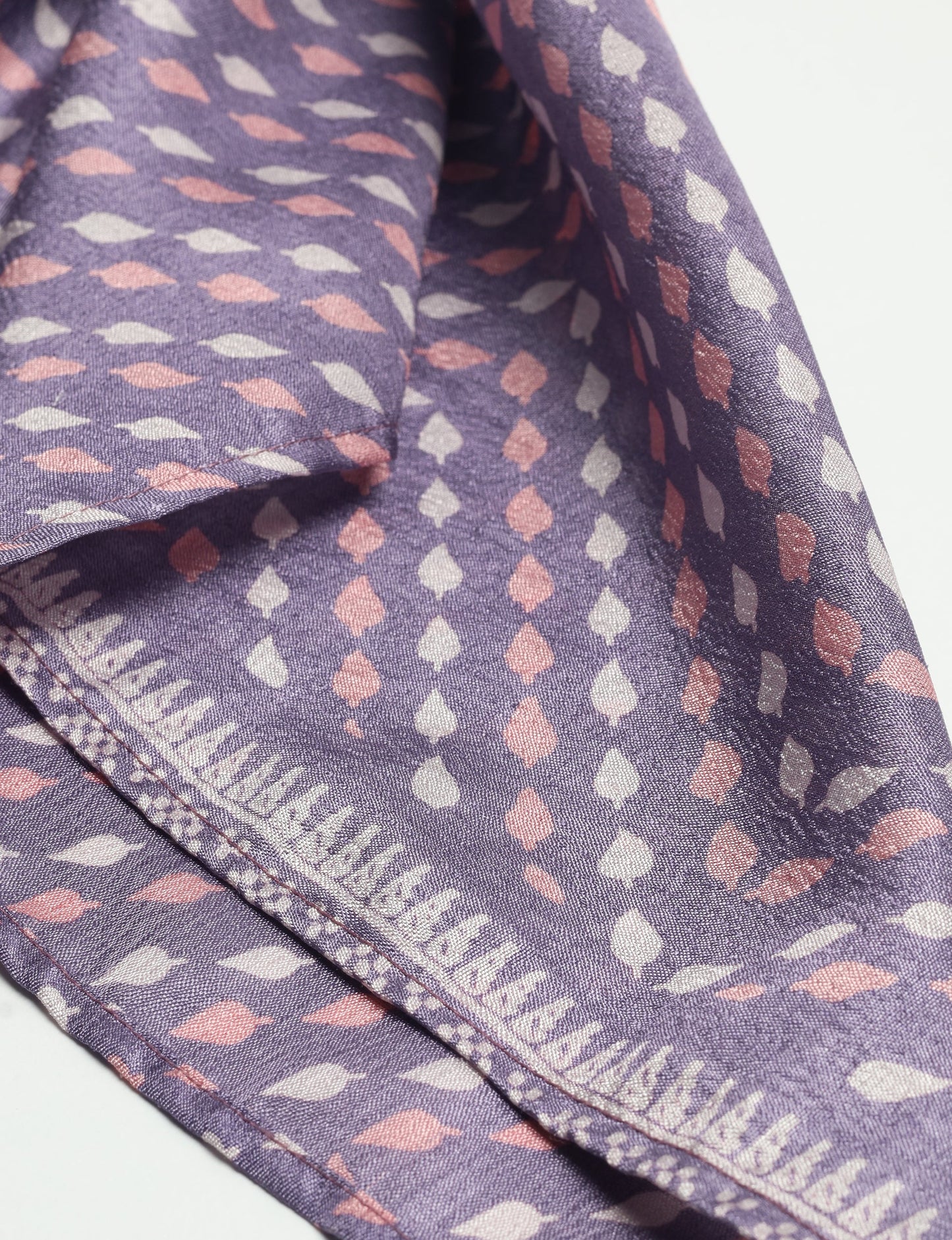 Chic and eco-friendly FOULARD square scarves, perfect for dressing up any outfit. Versatile styling around the head or neck for sunny days outdoors and evenings indoors, in warm and cooler climes. Ethical, eco-friendly, and stylish accessories to elevate your sustainable fashion game.