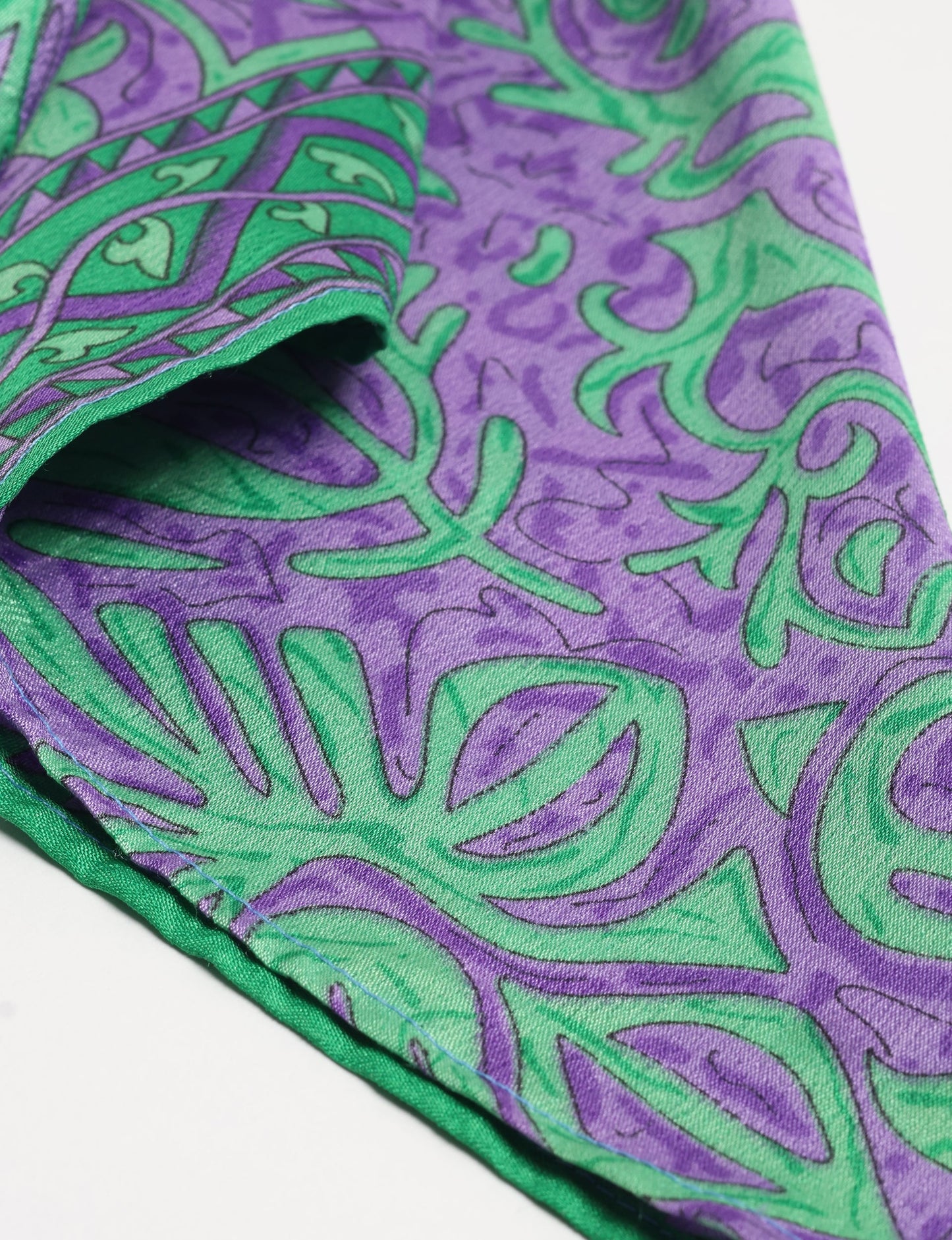 Chic and eco-friendly FOULARD square scarves, perfect for dressing up any outfit. Versatile styling around the head or neck for sunny days outdoors and evenings indoors, in warm and cooler climes. Ethical, eco-friendly, and stylish accessories to elevate your sustainable fashion game.