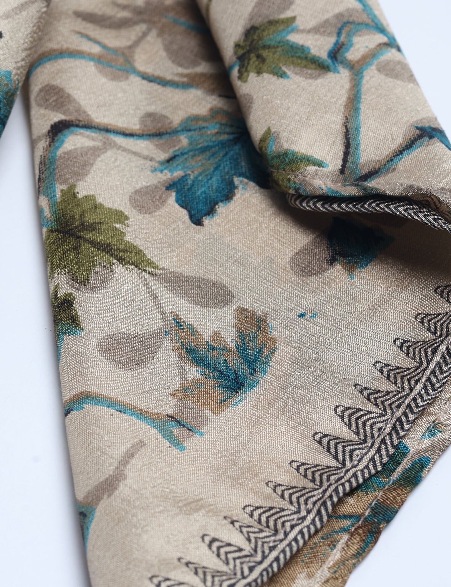 Chic and eco-friendly FOULARD square scarves, perfect for dressing up any outfit. Versatile styling around the head or neck for sunny days outdoors and evenings indoors, in warm and cooler climes. Ethical, eco-friendly, and stylish accessories to elevate your sustainable fashion game.