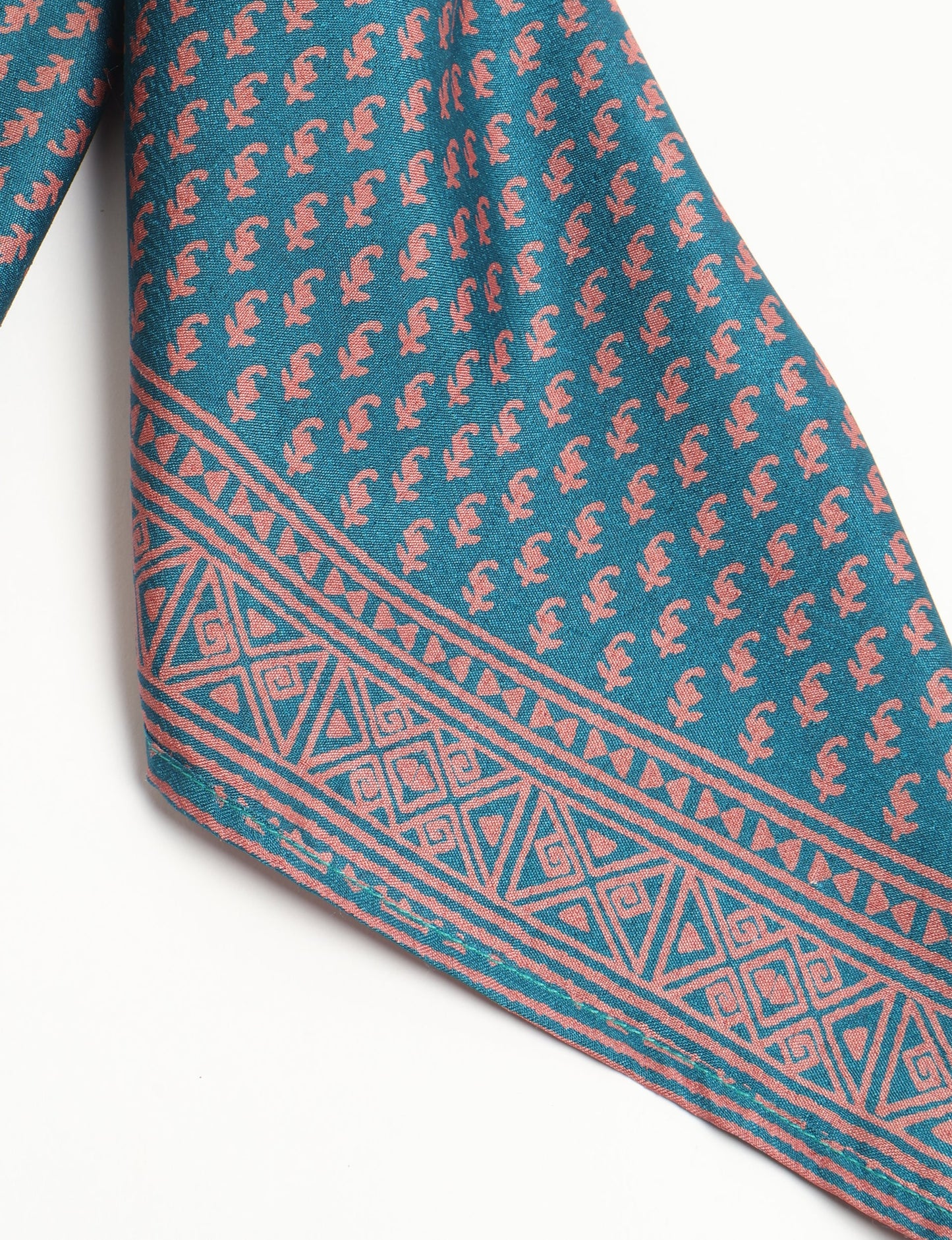 Chic and eco-friendly FOULARD square scarves, perfect for dressing up any outfit. Versatile styling around the head or neck for sunny days outdoors and evenings indoors, in warm and cooler climes. Ethical, eco-friendly, and stylish accessories to elevate your sustainable fashion game.