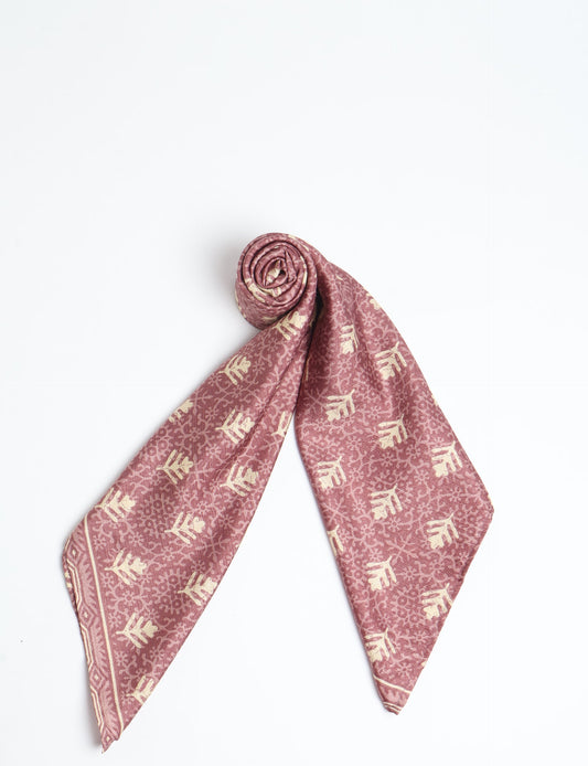 Chic and eco-friendly FOULARD square scarves, perfect for dressing up any outfit. Versatile styling around the head or neck for sunny days outdoors and evenings indoors, in warm and cooler climes. Ethical, eco-friendly, and stylish accessories to elevate your sustainable fashion game.