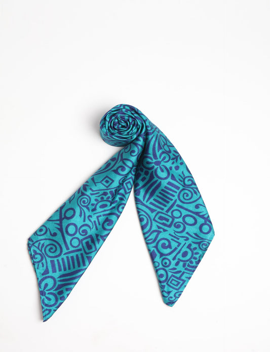 Chic and eco-friendly FOULARD square scarves, perfect for dressing up any outfit. Versatile styling around the head or neck for sunny days outdoors and evenings indoors, in warm and cooler climes. Ethical, eco-friendly, and stylish accessories to elevate your sustainable fashion game.