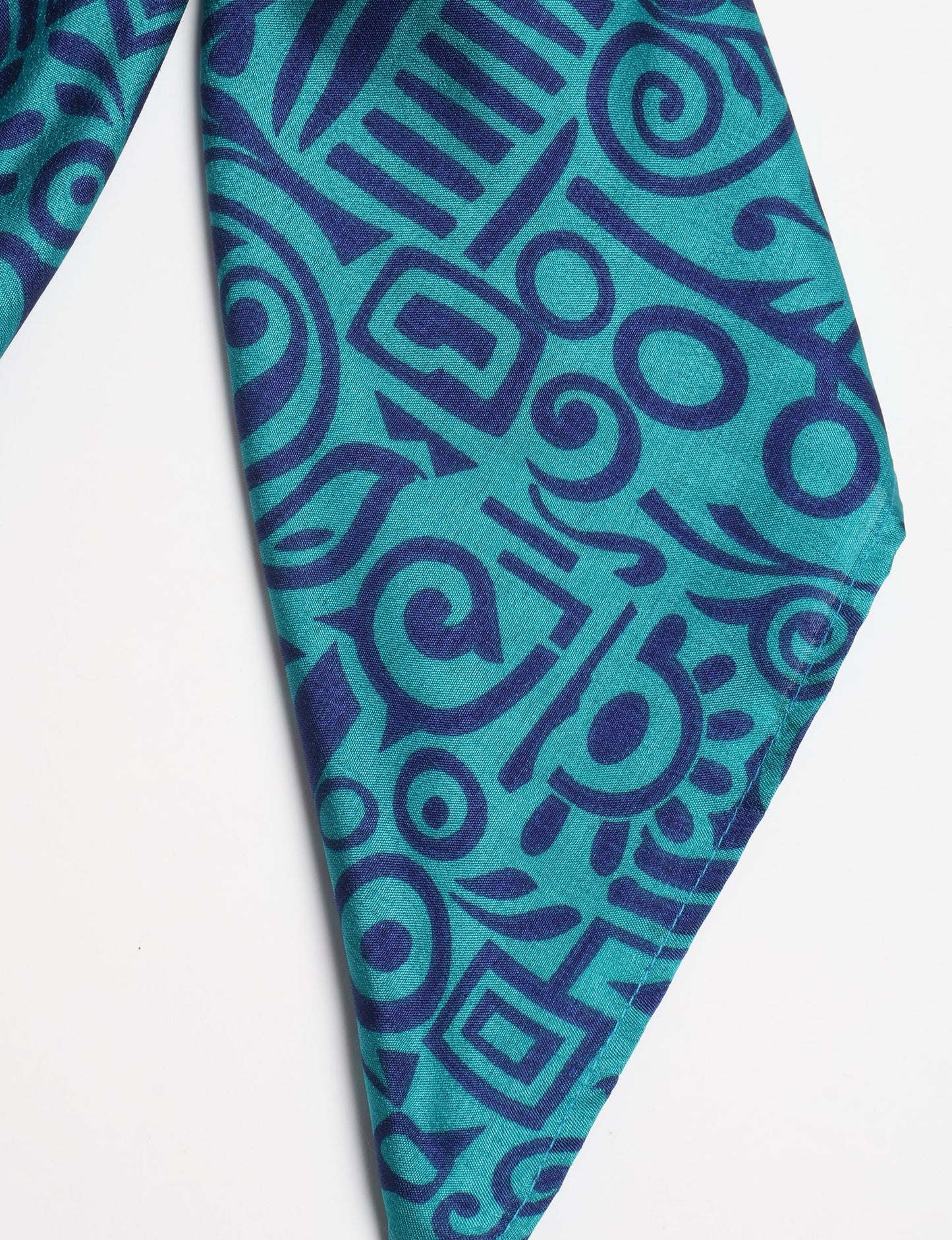 Chic and eco-friendly FOULARD square scarves, perfect for dressing up any outfit. Versatile styling around the head or neck for sunny days outdoors and evenings indoors, in warm and cooler climes. Ethical, eco-friendly, and stylish accessories to elevate your sustainable fashion game.