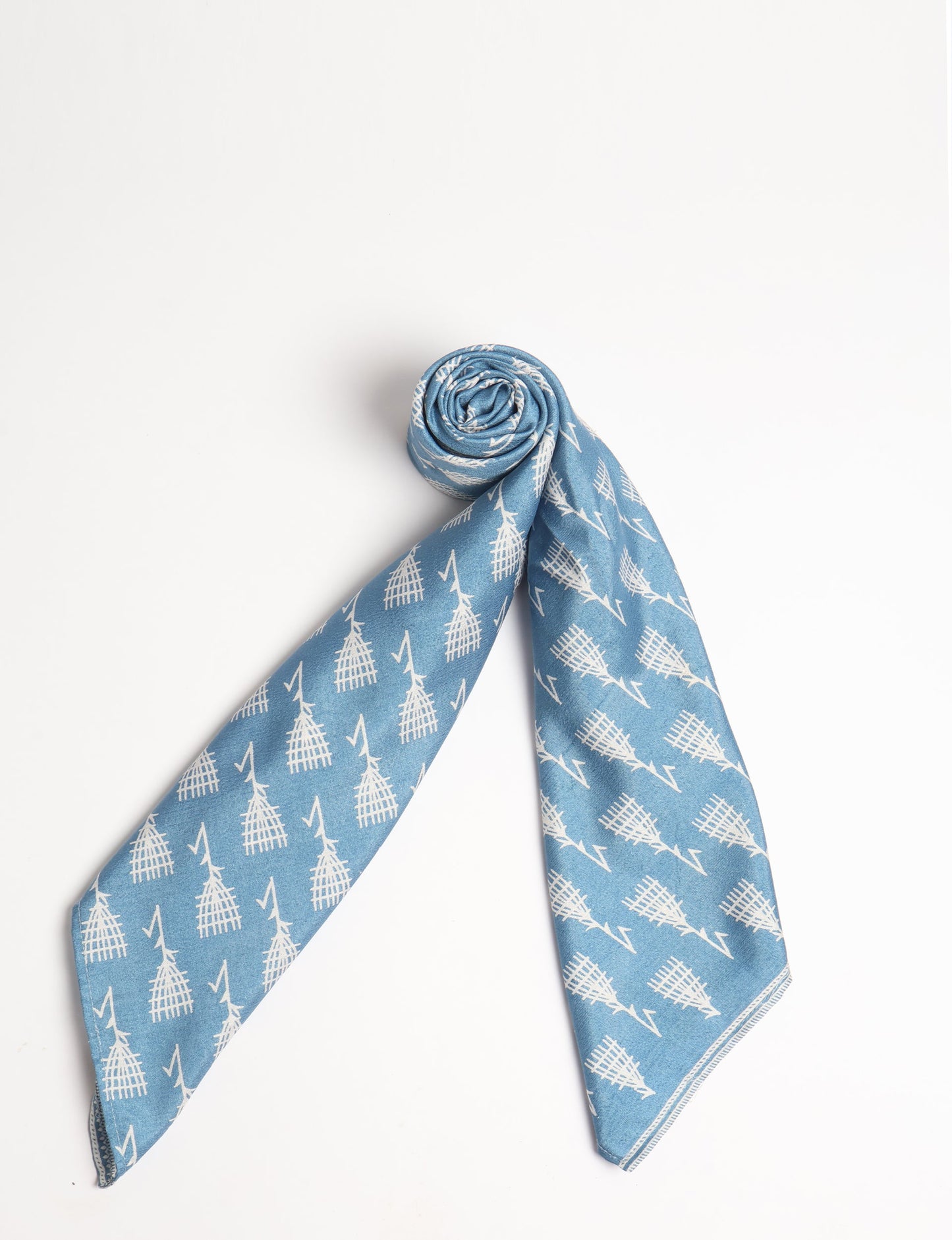 Chic and eco-friendly FOULARD square scarves, perfect for dressing up any outfit. Versatile styling around the head or neck for sunny days outdoors and evenings indoors, in warm and cooler climes. Ethical, eco-friendly, and stylish accessories to elevate your sustainable fashion game.