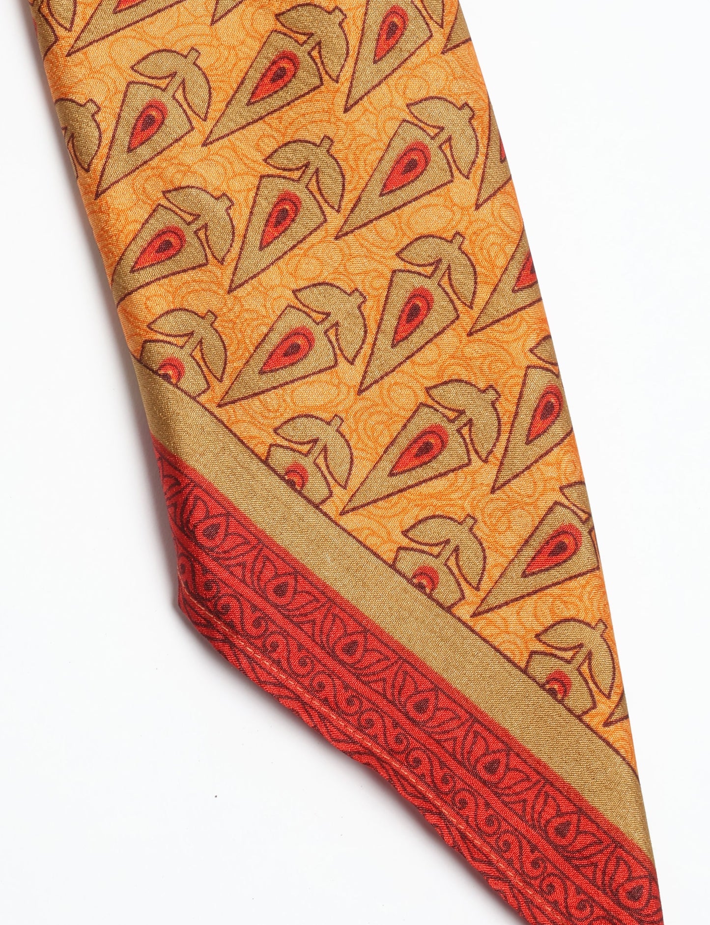 Chic and eco-friendly FOULARD square scarves, perfect for dressing up any outfit. Versatile styling around the head or neck for sunny days outdoors and evenings indoors, in warm and cooler climes. Ethical, eco-friendly, and stylish accessories to elevate your sustainable fashion game.