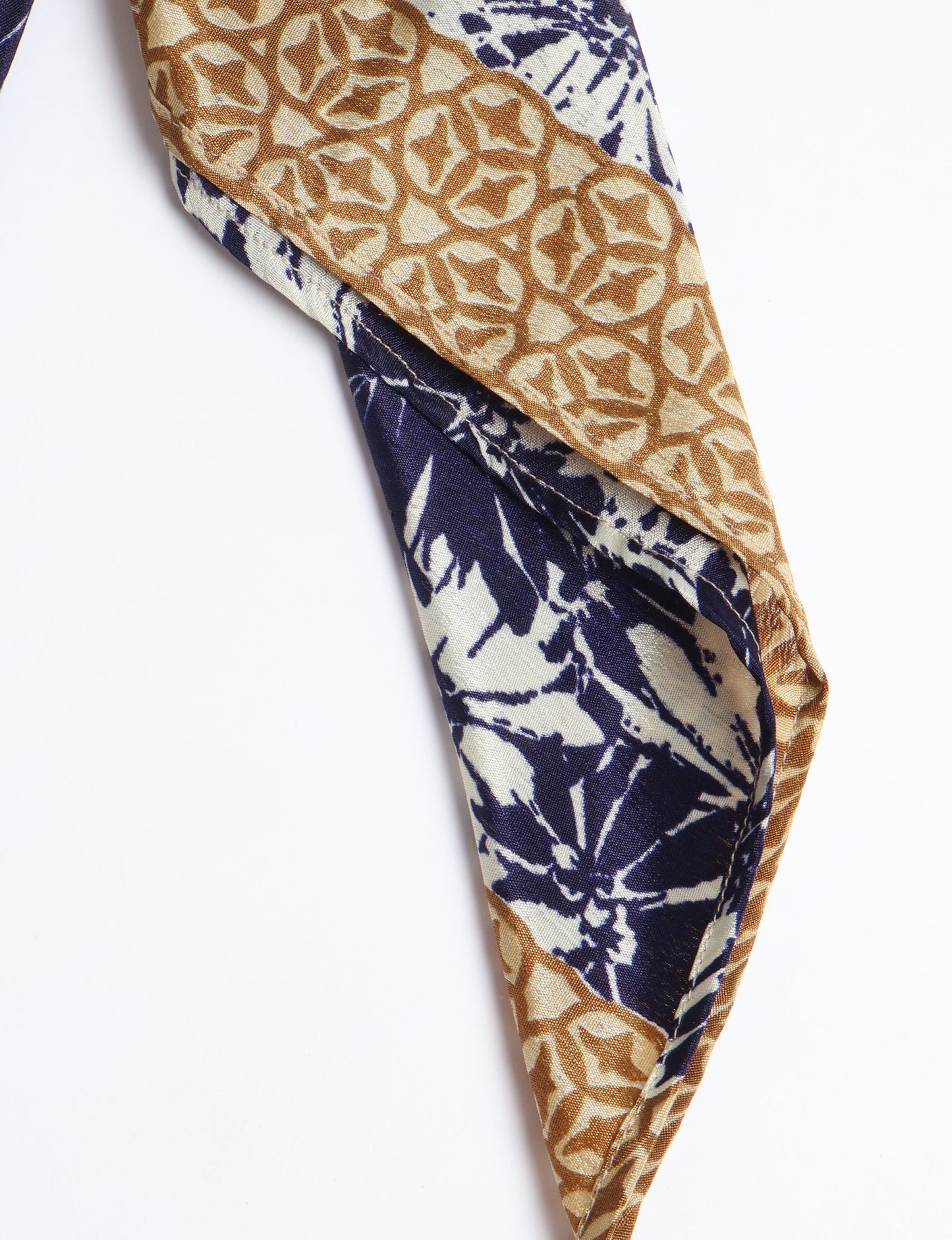 Chic and eco-friendly FOULARD square scarves, perfect for dressing up any outfit. Versatile styling around the head or neck for sunny days outdoors and evenings indoors, in warm and cooler climes. Ethical, eco-friendly, and stylish accessories to elevate your sustainable fashion game.