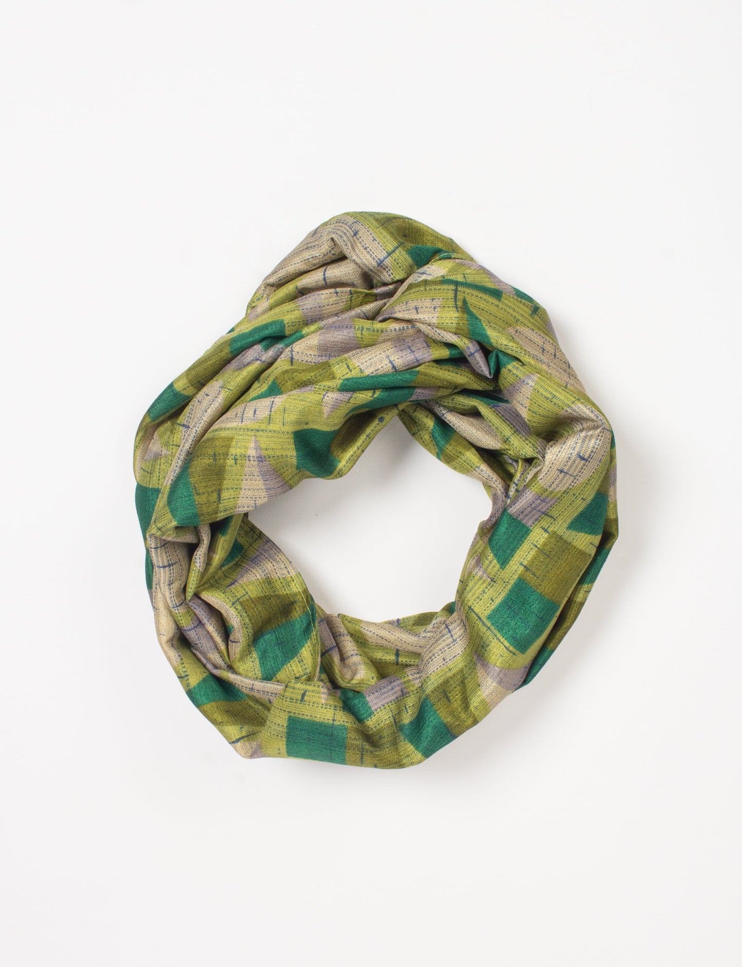 Sustainable style embraces you with our LOOP SCARF – an infinity-style scarf crafted from vibrant, pattern-rich saris. Handcrafted by experienced Mumbai-based artisans, this versatile scarf can be worn looped once or twice around your neck or as a head-wrap. From laid-back beach vacations to dress-to-impress dinners, this scarf is a timeless accessory.