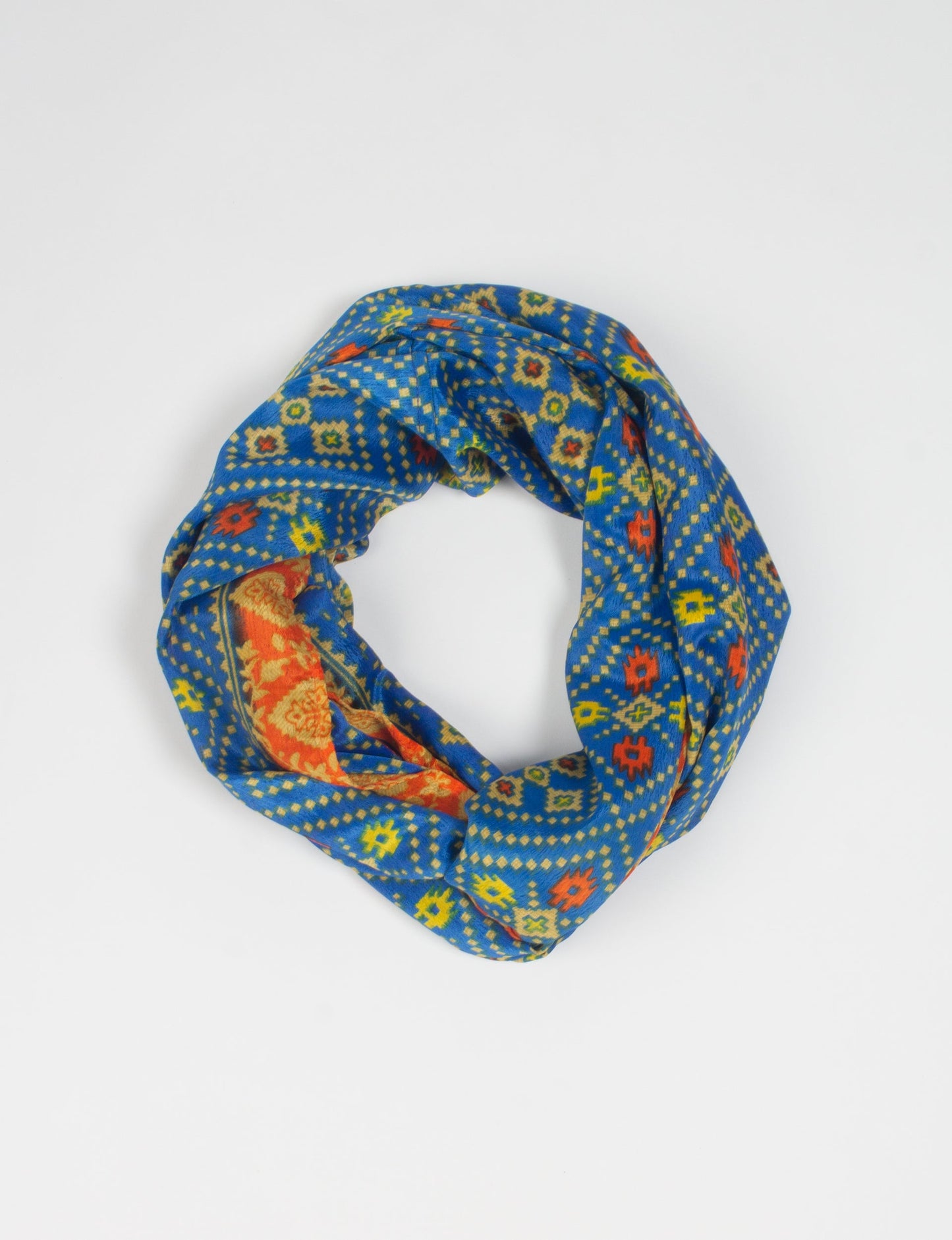 Sustainable style embraces you with our LOOP SCARF – an infinity-style scarf crafted from vibrant, pattern-rich saris. Handcrafted by experienced Mumbai-based artisans, this versatile scarf can be worn looped once or twice around your neck or as a head-wrap. From laid-back beach vacations to dress-to-impress dinners, this scarf is a timeless accessory.