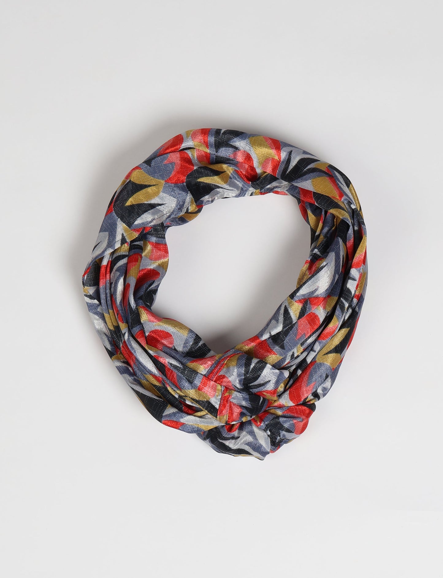 Sustainable style embraces you with our LOOP SCARF – an infinity-style scarf crafted from vibrant, pattern-rich saris. Handcrafted by experienced Mumbai-based artisans, this versatile scarf can be worn looped once or twice around your neck or as a head-wrap. From laid-back beach vacations to dress-to-impress dinners, this scarf is a timeless accessory.