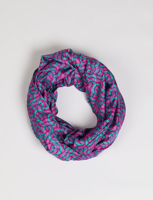 Sustainable style embraces you with our LOOP SCARF – an infinity-style scarf crafted from vibrant, pattern-rich saris. Handcrafted by experienced Mumbai-based artisans, this versatile scarf can be worn looped once or twice around your neck or as a head-wrap. From laid-back beach vacations to dress-to-impress dinners, this scarf is a timeless accessory.