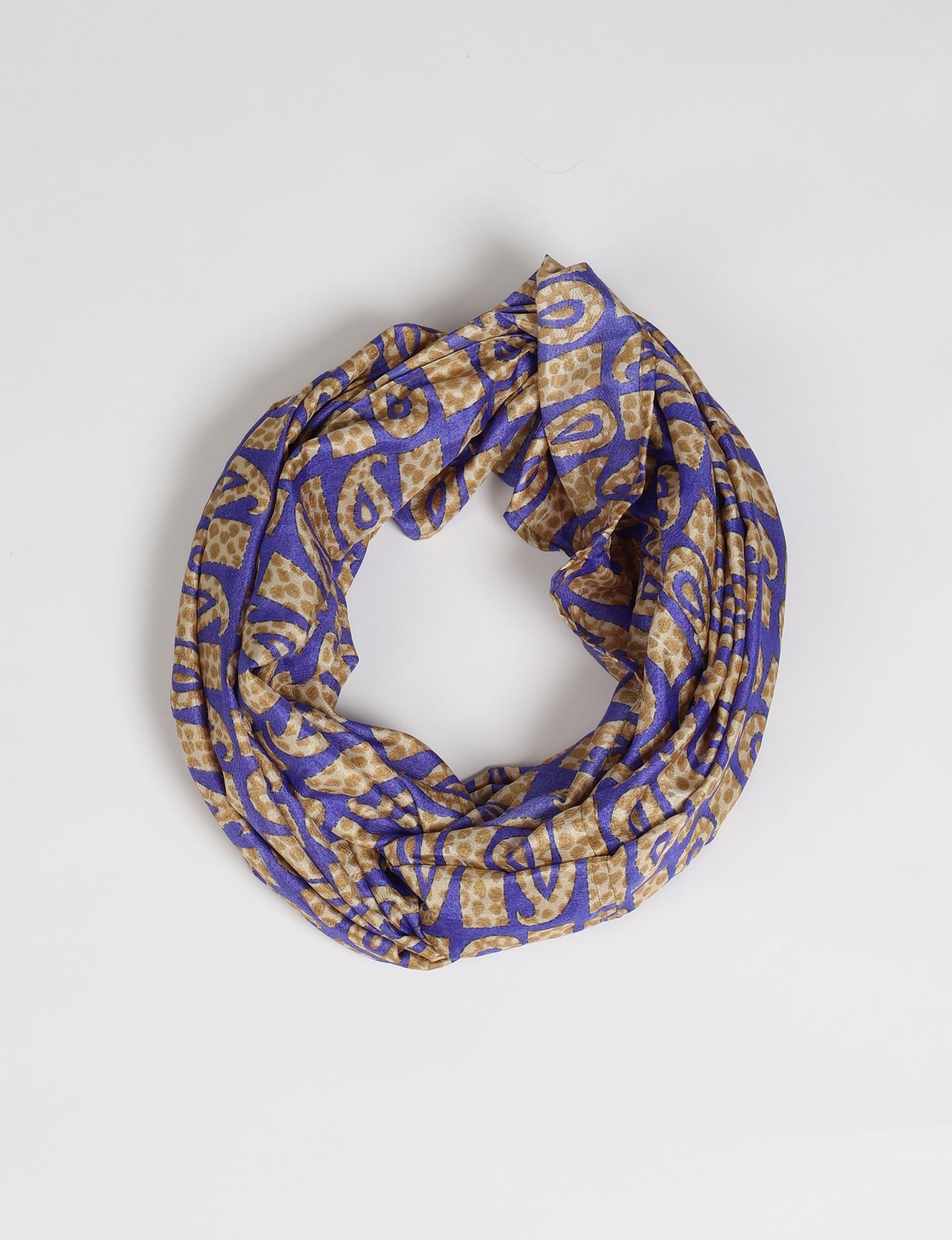 Sustainable style embraces you with our LOOP SCARF – an infinity-style scarf crafted from vibrant, pattern-rich saris. Handcrafted by experienced Mumbai-based artisans, this versatile scarf can be worn looped once or twice around your neck or as a head-wrap. From laid-back beach vacations to dress-to-impress dinners, this scarf is a timeless accessory.