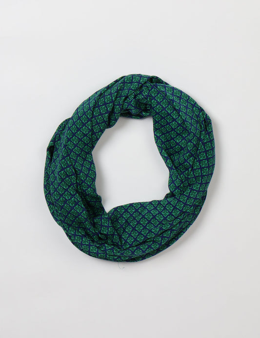 Sustainable style embraces you with our LOOP SCARF – an infinity-style scarf crafted from vibrant, pattern-rich saris. Handcrafted by experienced Mumbai-based artisans, this versatile scarf can be worn looped once or twice around your neck or as a head-wrap. From laid-back beach vacations to dress-to-impress dinners, this scarf is a timeless accessory.