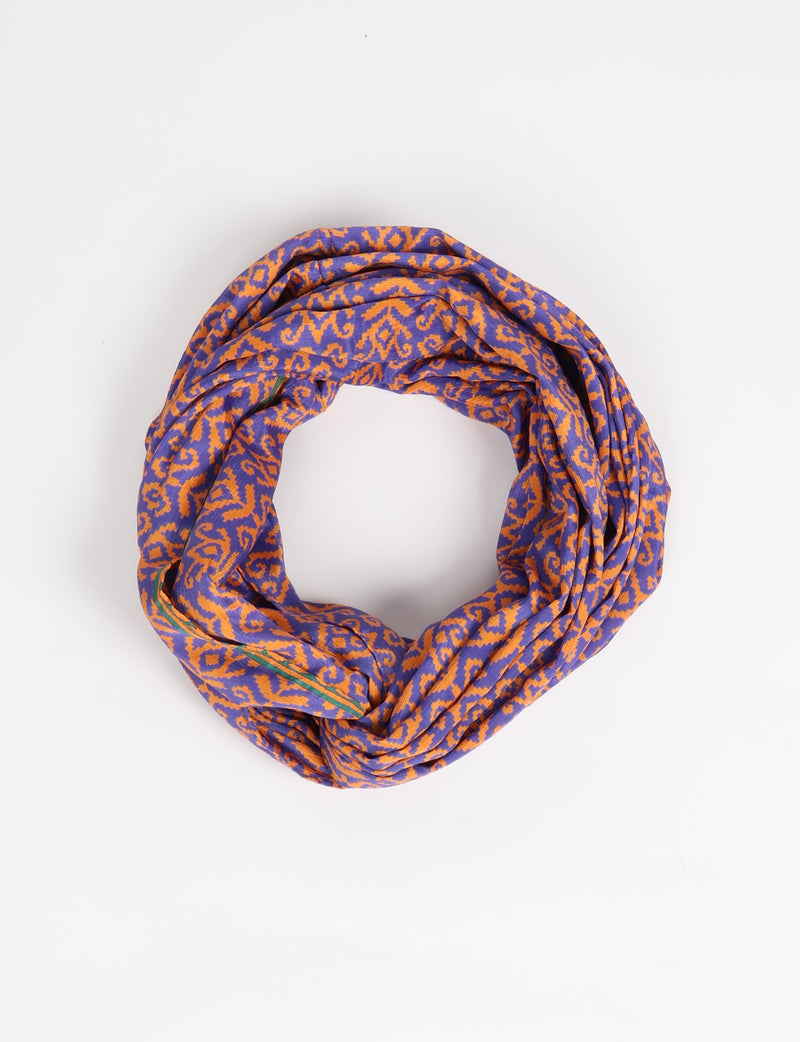 Sustainable style embraces you with our LOOP SCARF – an infinity-style scarf crafted from vibrant, pattern-rich saris. Handcrafted by experienced Mumbai-based artisans, this versatile scarf can be worn looped once or twice around your neck or as a head-wrap. From laid-back beach vacations to dress-to-impress dinners, this scarf is a timeless accessory.