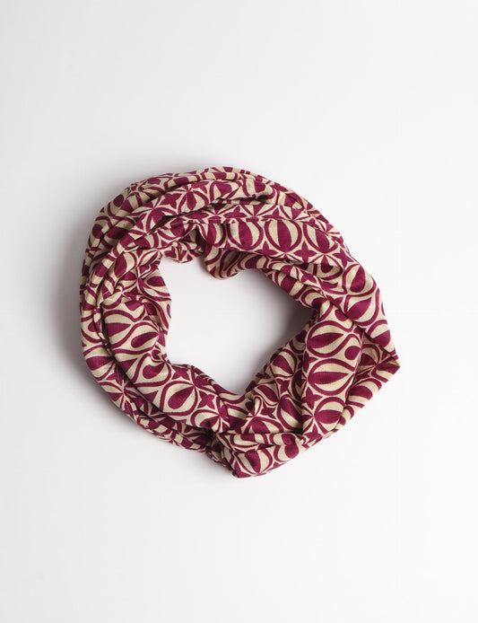 Sustainable style embraces you with our LOOP SCARF – an infinity-style scarf crafted from vibrant, pattern-rich saris. Handcrafted by experienced Mumbai-based artisans, this versatile scarf can be worn looped once or twice around your neck or as a head-wrap. From laid-back beach vacations to dress-to-impress dinners, this scarf is a timeless accessory.