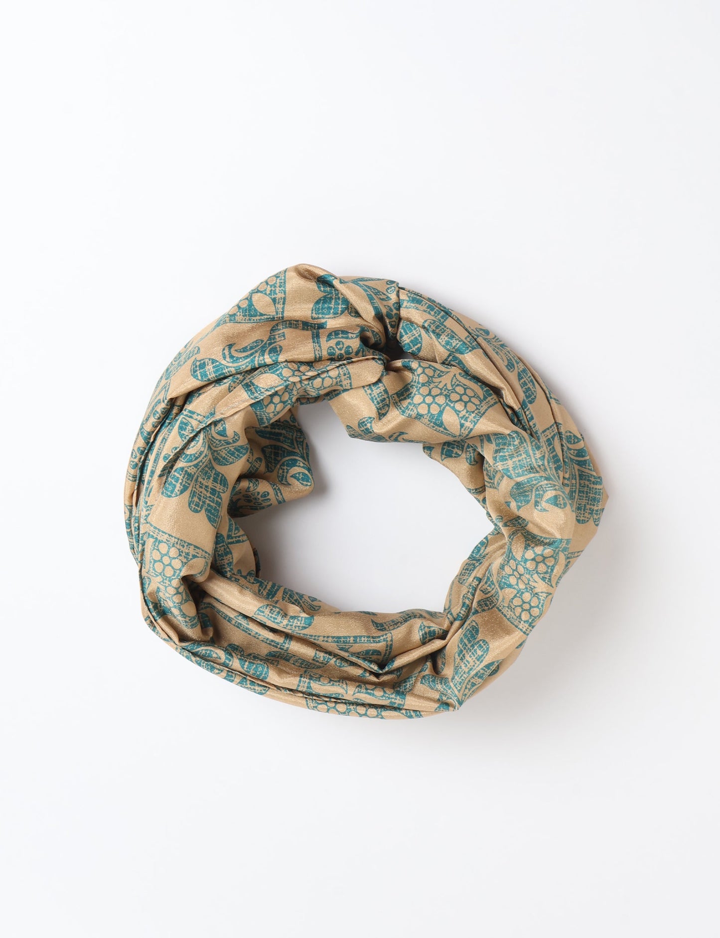 Sustainable style embraces you with our LOOP SCARF – an infinity-style scarf crafted from vibrant, pattern-rich saris. Handcrafted by experienced Mumbai-based artisans, this versatile scarf can be worn looped once or twice around your neck or as a head-wrap. From laid-back beach vacations to dress-to-impress dinners, this scarf is a timeless accessory.