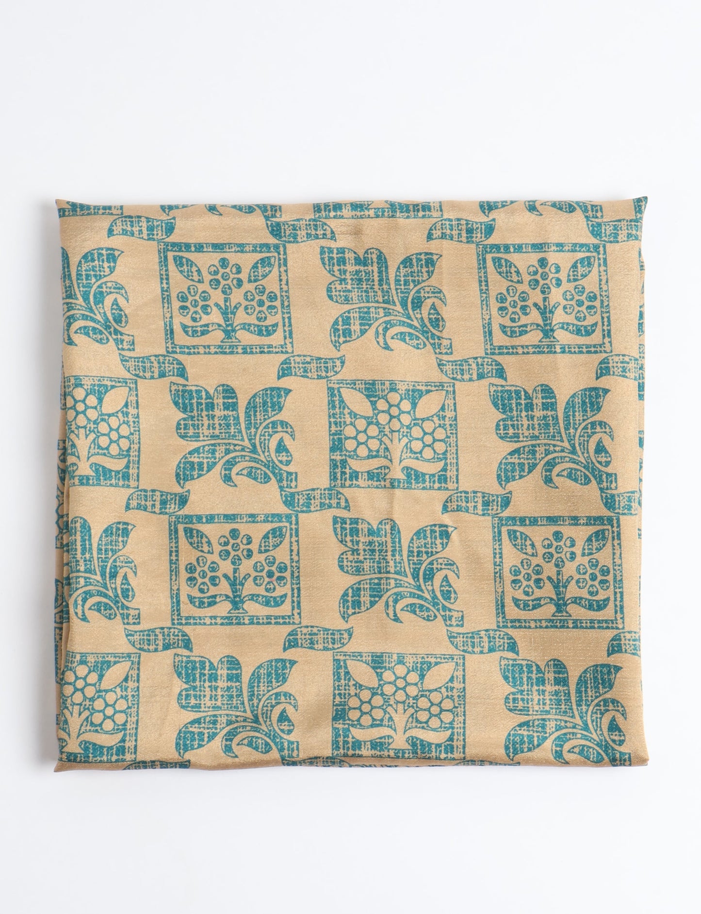 Sustainable style embraces you with our LOOP SCARF – an infinity-style scarf crafted from vibrant, pattern-rich saris. Handcrafted by experienced Mumbai-based artisans, this versatile scarf can be worn looped once or twice around your neck or as a head-wrap. From laid-back beach vacations to dress-to-impress dinners, this scarf is a timeless accessory.