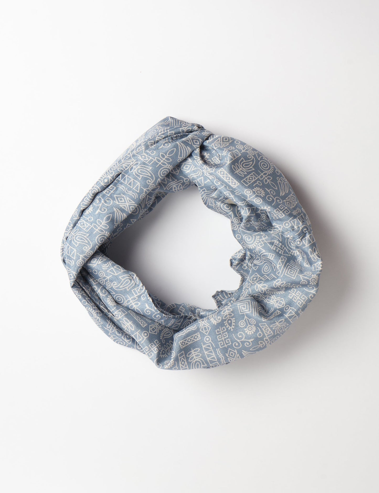 Sustainable style embraces you with our LOOP SCARF – an infinity-style scarf crafted from vibrant, pattern-rich saris. Handcrafted by experienced Mumbai-based artisans, this versatile scarf can be worn looped once or twice around your neck or as a head-wrap. From laid-back beach vacations to dress-to-impress dinners, this scarf is a timeless accessory.