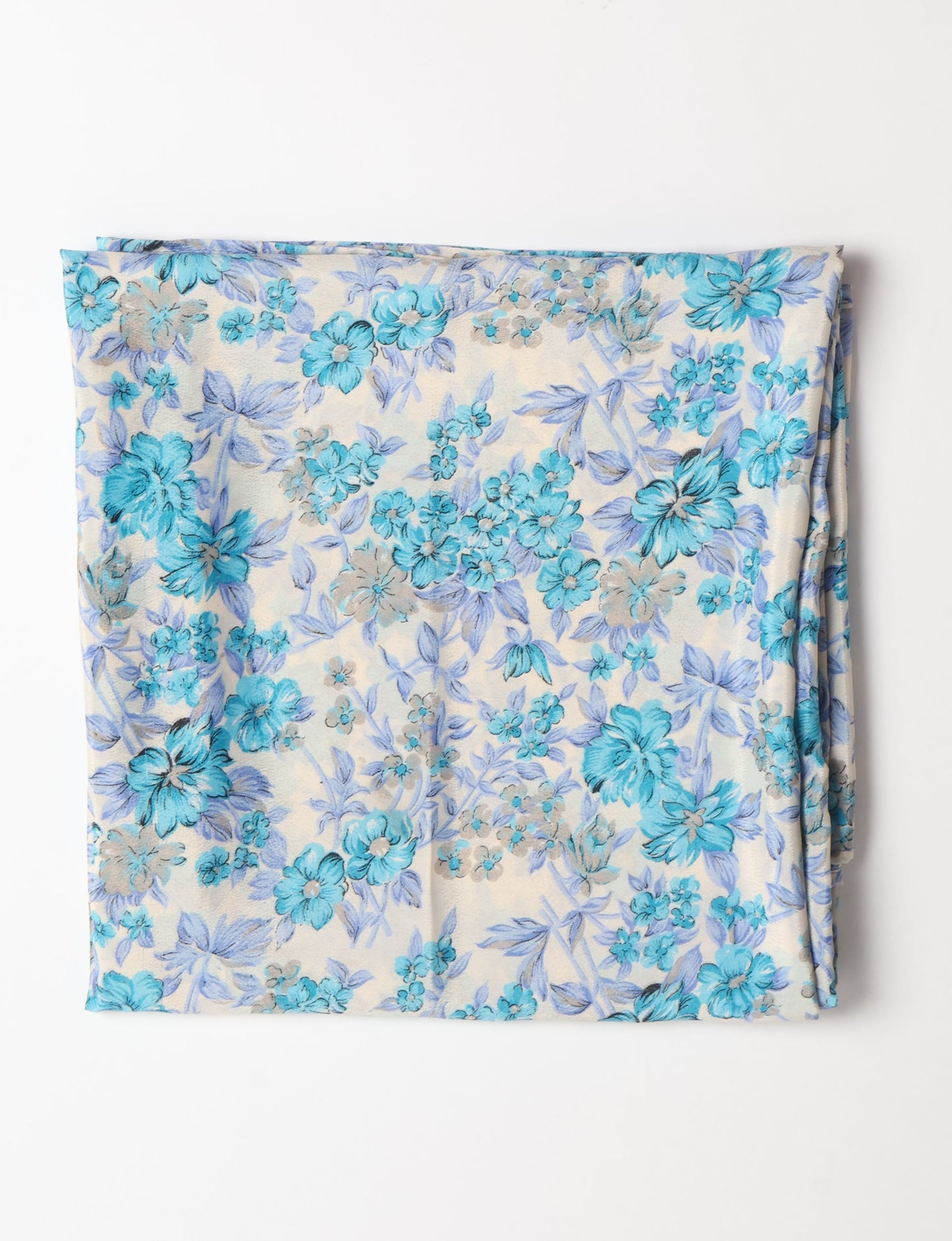 Sustainable style embraces you with our LOOP SCARF – an infinity-style scarf crafted from vibrant, pattern-rich saris. Handcrafted by experienced Mumbai-based artisans, this versatile scarf can be worn looped once or twice around your neck or as a head-wrap. From laid-back beach vacations to dress-to-impress dinners, this scarf is a timeless accessory.