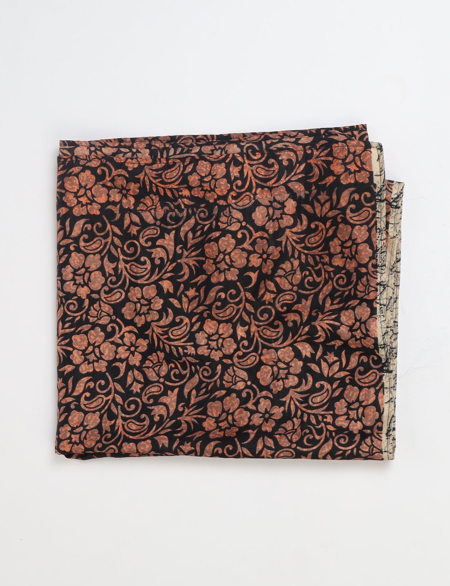 Explore sustainable elegance with our PAREO – a versatile piece for conscious fashion enthusiasts. More than an accessory, it's a statement of ethical clothing and green fashion. Ideal for getaways, this wrap-around works as a coverup, turban, or throw, showcasing our commitment to slow fashion, upcycled garments, and eco-friendly practices. Elevate your wardrobe with this eco-conscious and stylish pareo, a perfect addition to your collection of sustainable women's clothing.