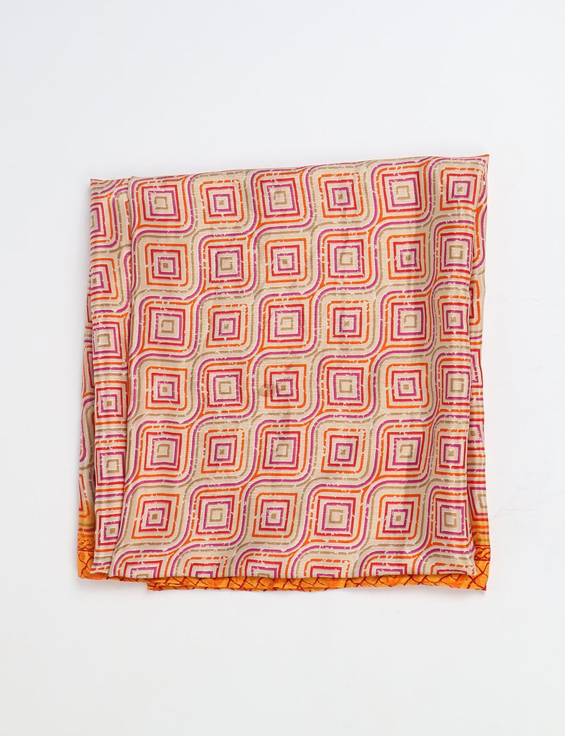 Explore sustainable elegance with our PAREO – a versatile piece for conscious fashion enthusiasts. More than an accessory, it's a statement of ethical clothing and green fashion. Ideal for getaways, this wrap-around works as a coverup, turban, or throw, showcasing our commitment to slow fashion, upcycled garments, and eco-friendly practices. Elevate your wardrobe with this eco-conscious and stylish pareo, a perfect addition to your collection of sustainable women's clothing.