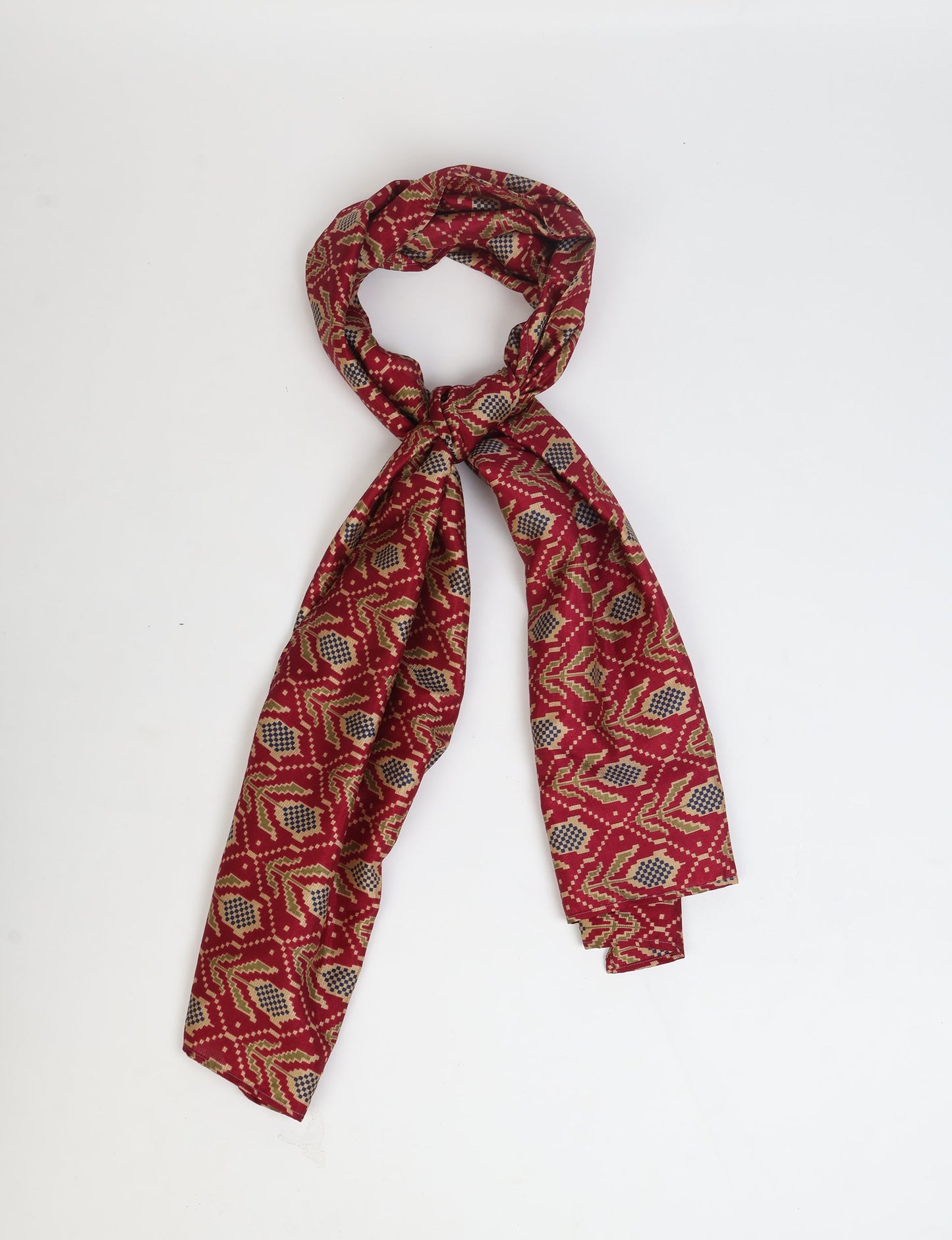 Wrap yourself in style with our printed rectangular stole, designed for neck, shoulders, or waist. Ethically crafted and embracing sustainability, this versatile accessory is a perfect addition to your wardrobe. Experience the beauty of eco-friendly fashion with our conscious clothing collection.