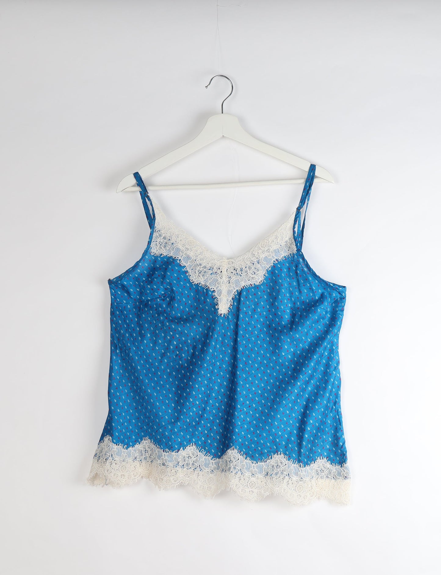 Sleep in eco-friendly luxury with our PJ Set Short. Made for the conscious consumer, these pajamas contribute to zero waste and sustainable practices. The cami top, adorned with delicate eyelash lace and cut on the bias, pairs seamlessly with the comfy shorts featuring an elasticated waist and drawstring tie.