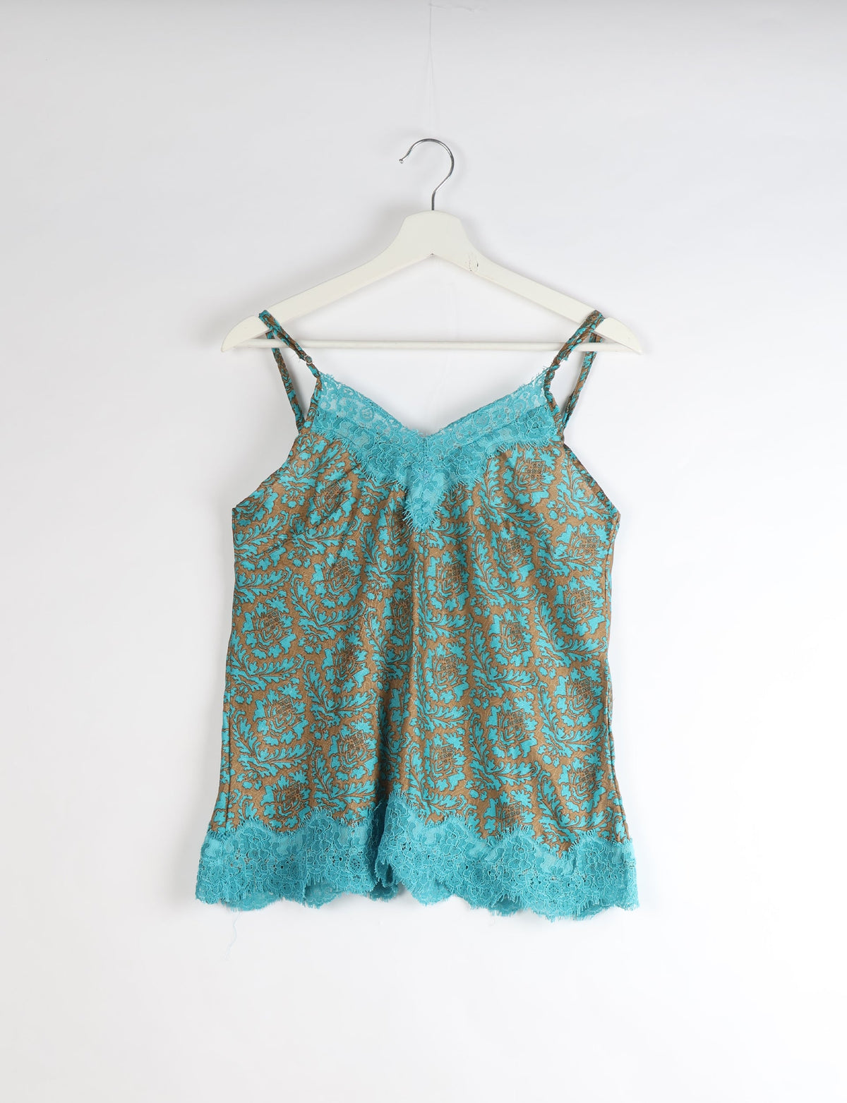 Sleep in eco-friendly luxury with our PJ Set Short. Made for the conscious consumer, these pajamas contribute to zero waste and sustainable practices. The cami top, adorned with delicate eyelash lace and cut on the bias, pairs seamlessly with the comfy shorts featuring an elasticated waist and drawstring tie.