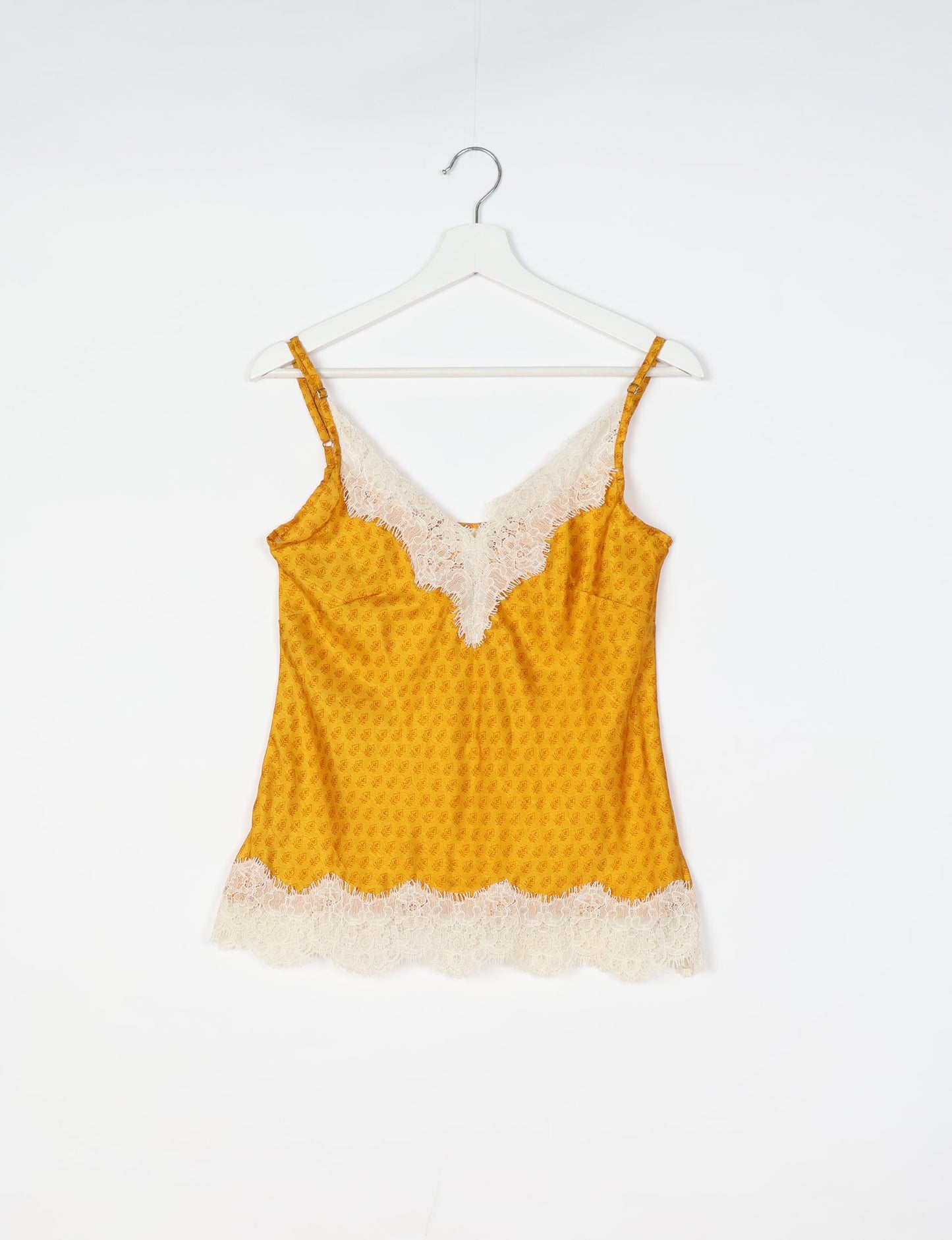 Sleep in eco-friendly luxury with our PJ Set Short. Made for the conscious consumer, these pajamas contribute to zero waste and sustainable practices. The cami top, adorned with delicate eyelash lace and cut on the bias, pairs seamlessly with the comfy shorts featuring an elasticated waist and drawstring tie.