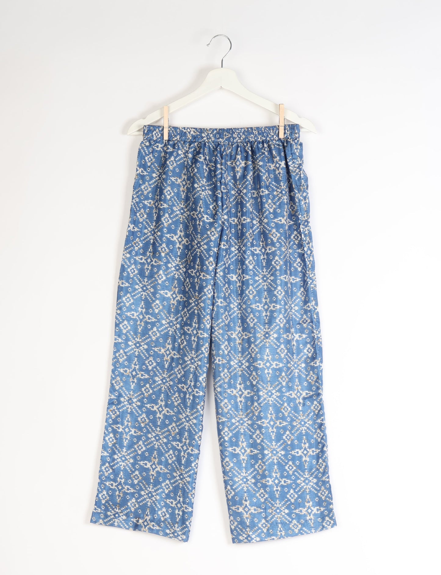 Discover the epitome of ethical sleepwear with our PJ Set Long – a blend of comfort, sustainability, and chic design. Crafted by skilled Mumbai artisans from upcycled saris, these pajamas redefine eco-friendly fashion, offering a conscious choice for your wardrobe.