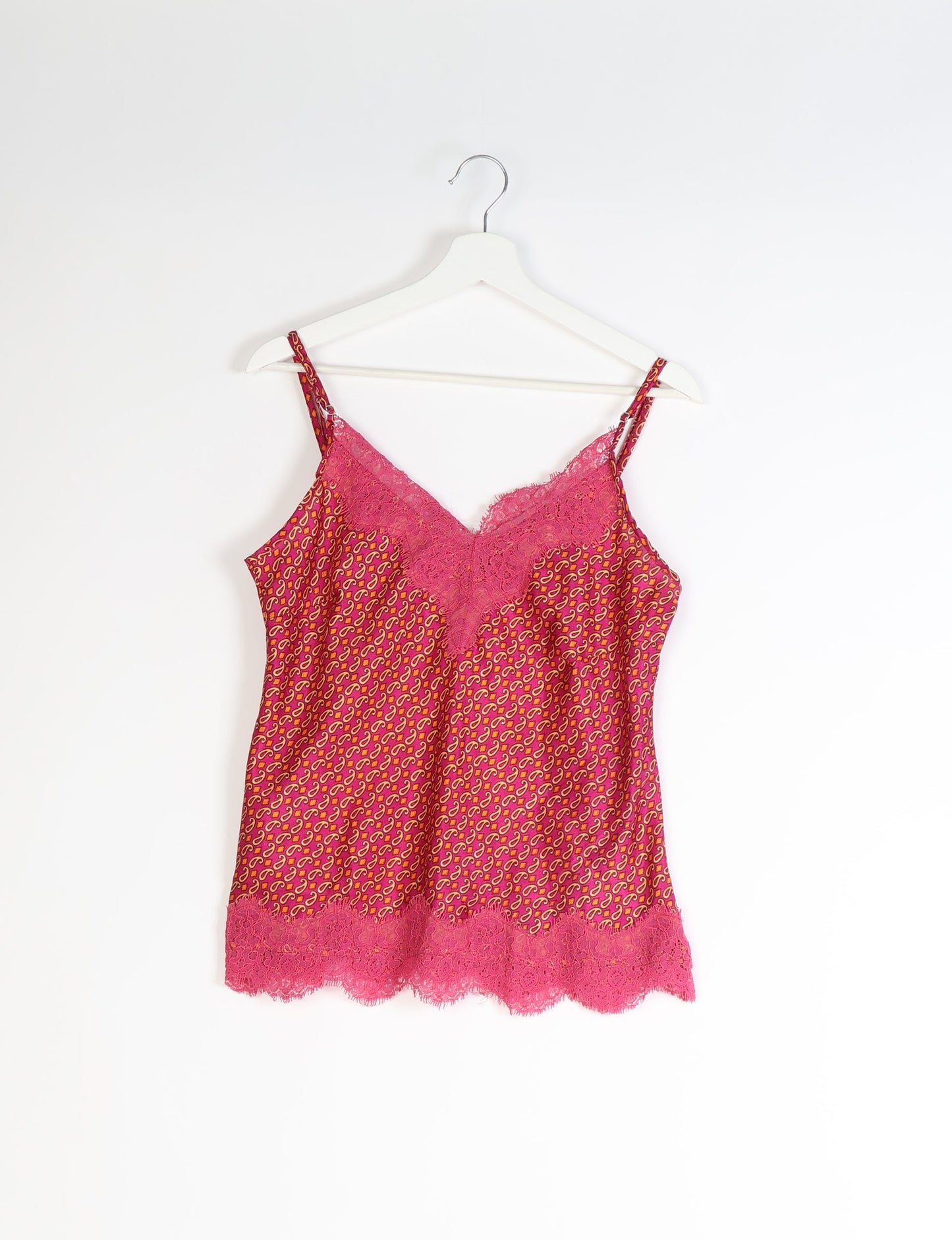 Discover the epitome of ethical sleepwear with our PJ Set Long – a blend of comfort, sustainability, and chic design. Crafted by skilled Mumbai artisans from upcycled saris, these pajamas redefine eco-friendly fashion, offering a conscious choice for your wardrobe.