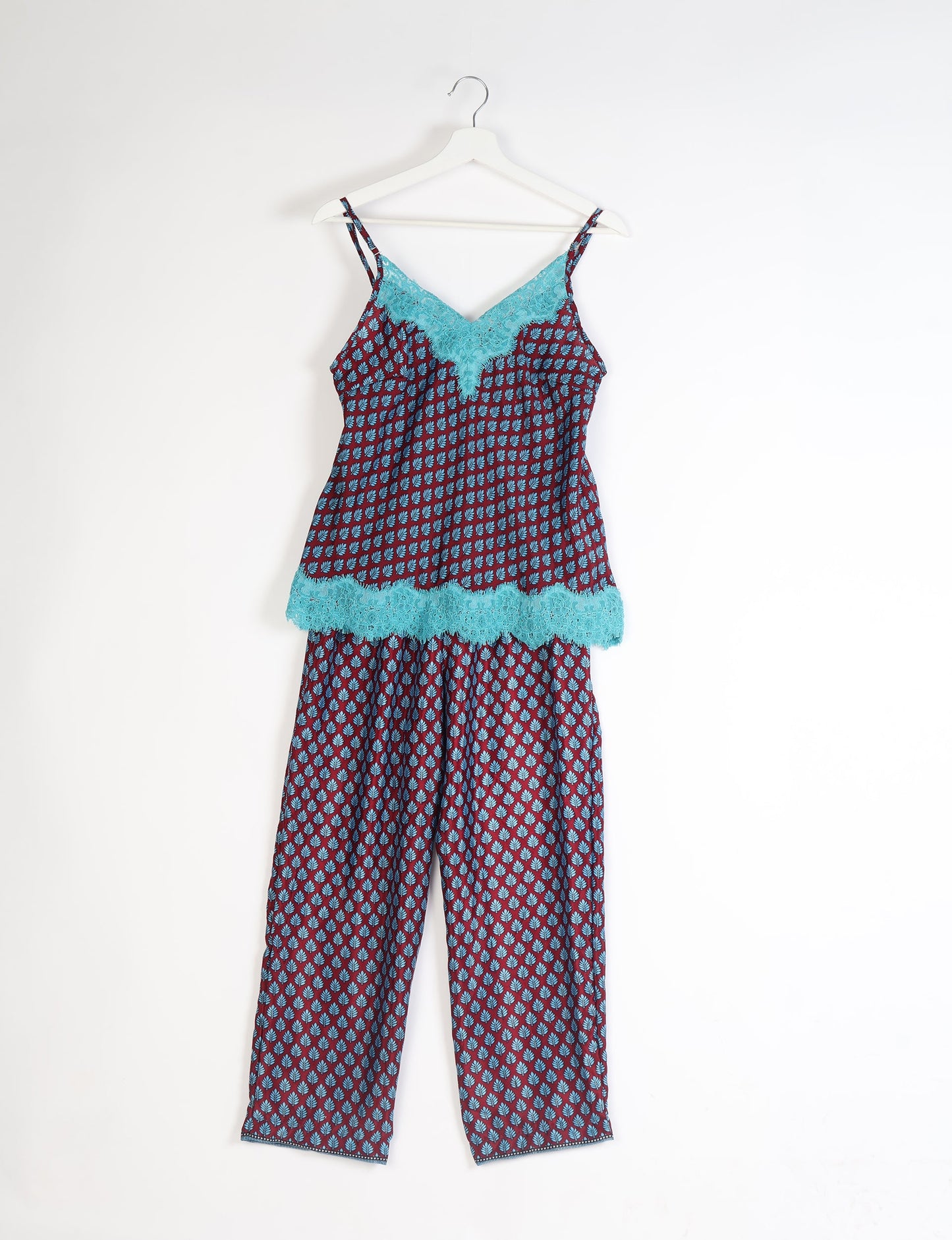 Discover the epitome of ethical sleepwear with our PJ Set Long – a blend of comfort, sustainability, and chic design. Crafted by skilled Mumbai artisans from upcycled saris, these pajamas redefine eco-friendly fashion, offering a conscious choice for your wardrobe.