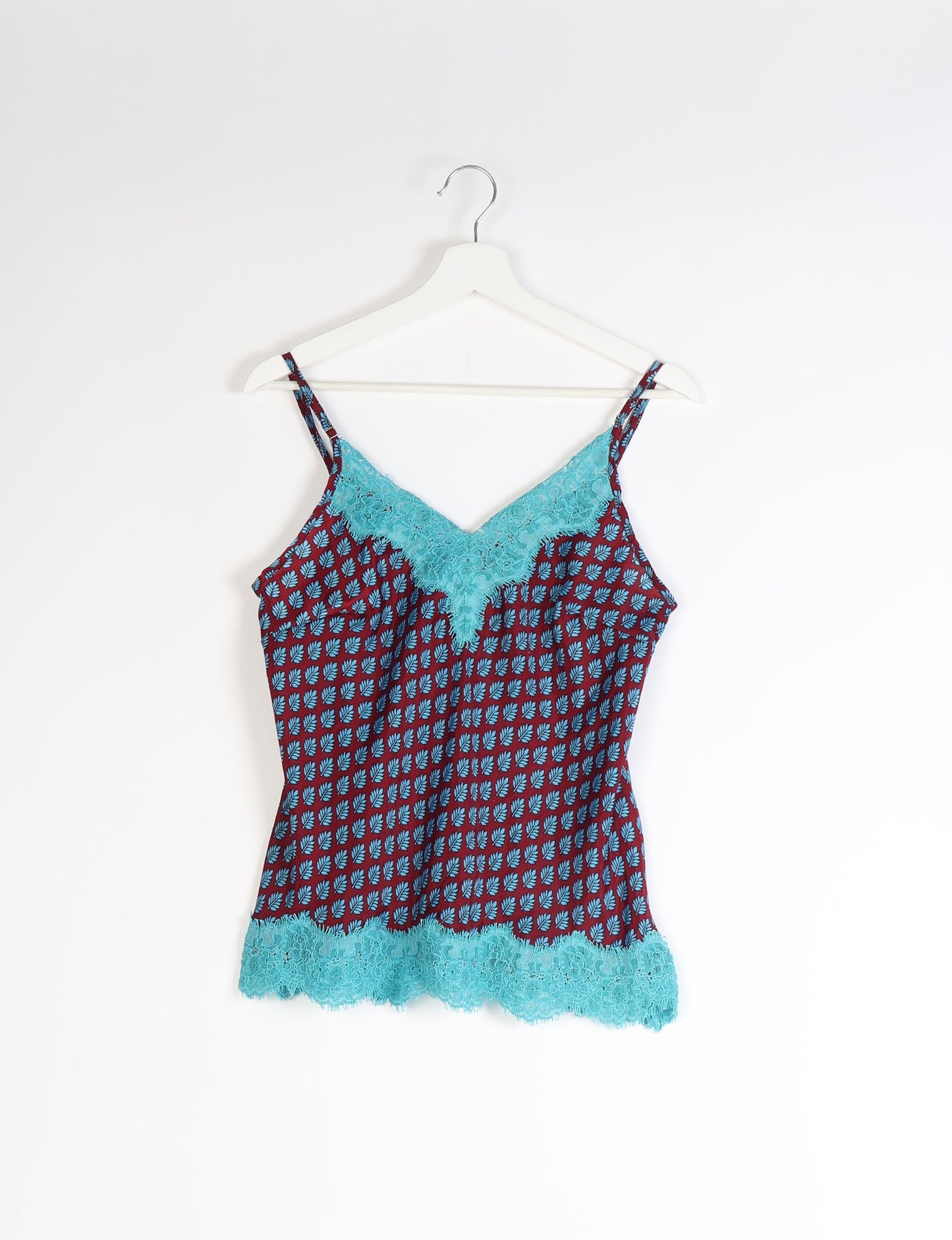 Discover the epitome of ethical sleepwear with our PJ Set Long – a blend of comfort, sustainability, and chic design. Crafted by skilled Mumbai artisans from upcycled saris, these pajamas redefine eco-friendly fashion, offering a conscious choice for your wardrobe.