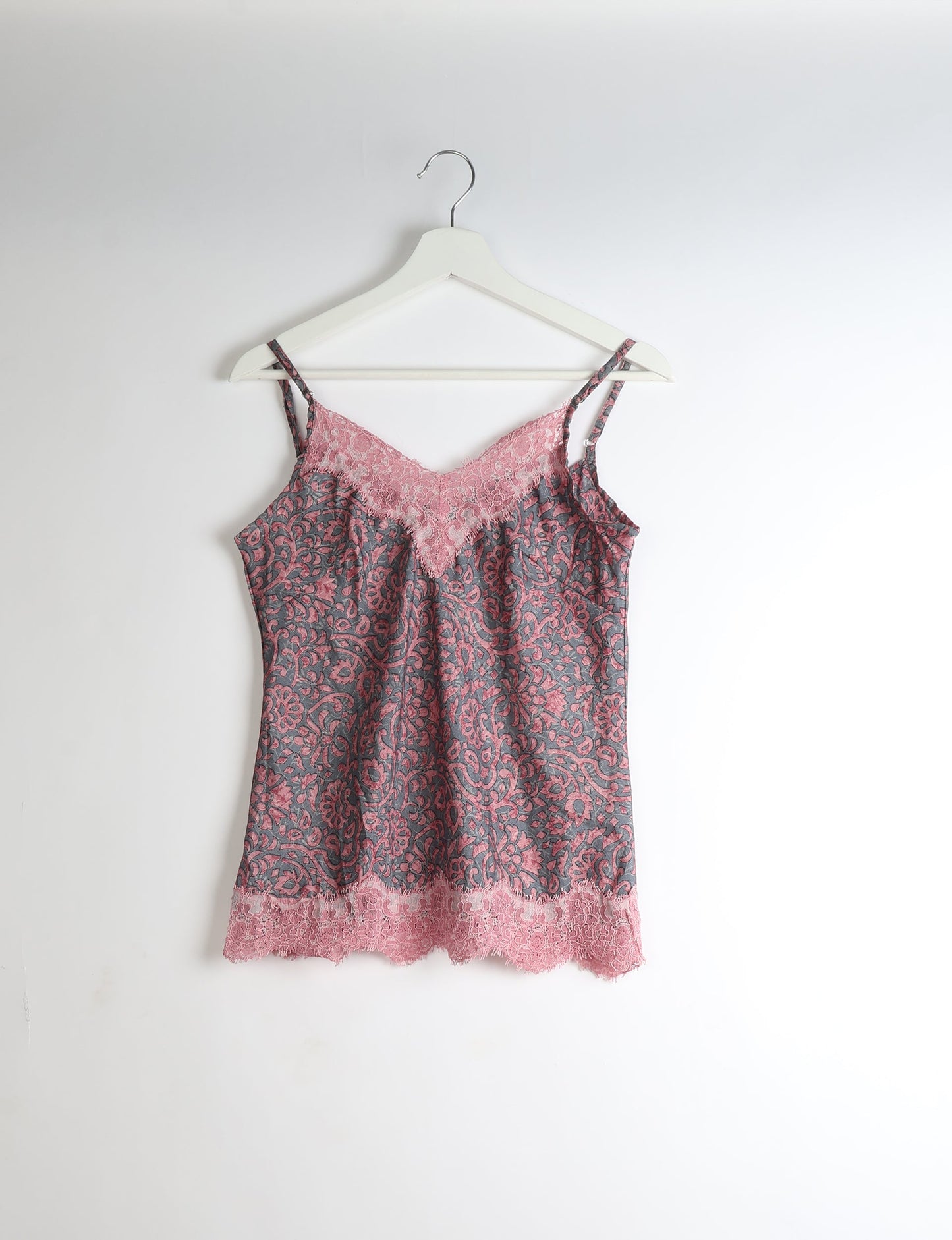 Discover the epitome of ethical sleepwear with our PJ Set Long – a blend of comfort, sustainability, and chic design. Crafted by skilled Mumbai artisans from upcycled saris, these pajamas redefine eco-friendly fashion, offering a conscious choice for your wardrobe.