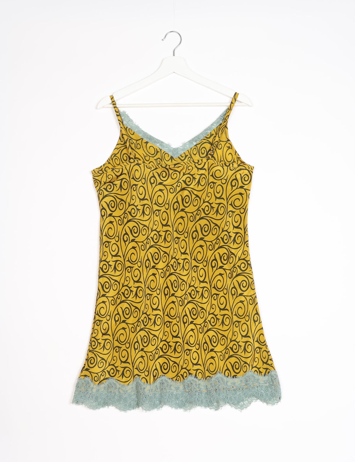 Experience nighttime luxury with our NIGHT DRESS – a true sleeping beauty crafted from upcycled sari fabric by dedicated artisans. Seamlessly combining purpose and comfort, these nightdresses offer a relaxed fit and lightweight material, ideal for sleeping, lounging, or enjoying a tranquil moment sipping coffee on your balcony.