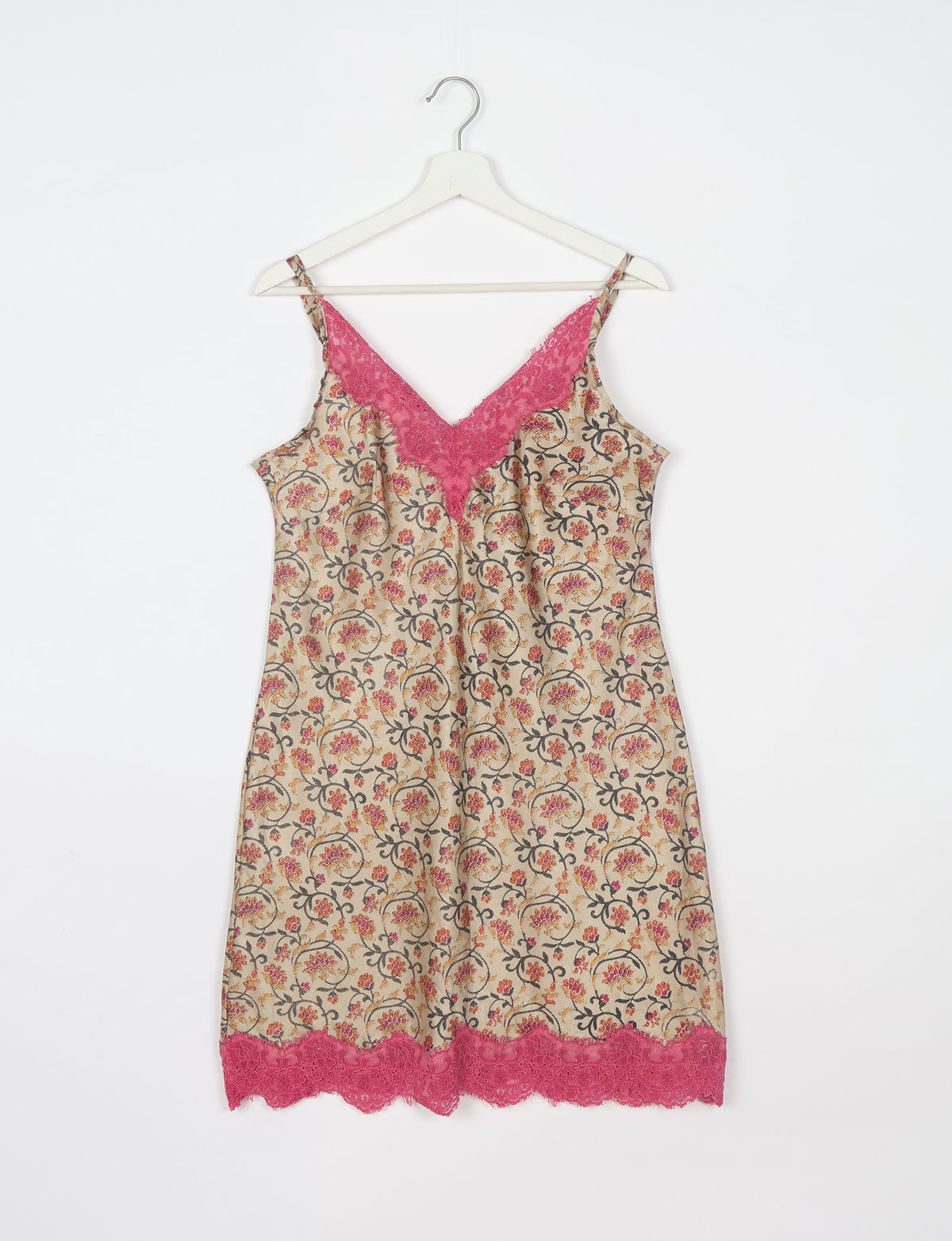 Experience nighttime luxury with our NIGHT DRESS – a true sleeping beauty crafted from upcycled sari fabric by dedicated artisans. Seamlessly combining purpose and comfort, these nightdresses offer a relaxed fit and lightweight material, ideal for sleeping, lounging, or enjoying a tranquil moment sipping coffee on your balcony.