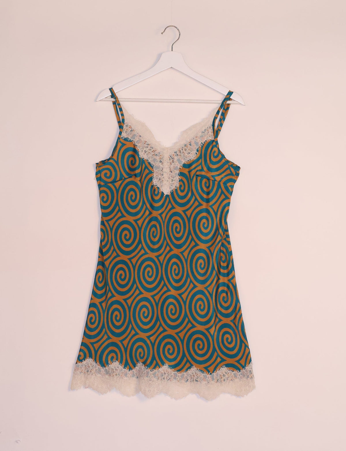 Experience nighttime luxury with our NIGHT DRESS – a true sleeping beauty crafted from upcycled sari fabric by dedicated artisans. Seamlessly combining purpose and comfort, these nightdresses offer a relaxed fit and lightweight material, ideal for sleeping, lounging, or enjoying a tranquil moment sipping coffee on your balcony.