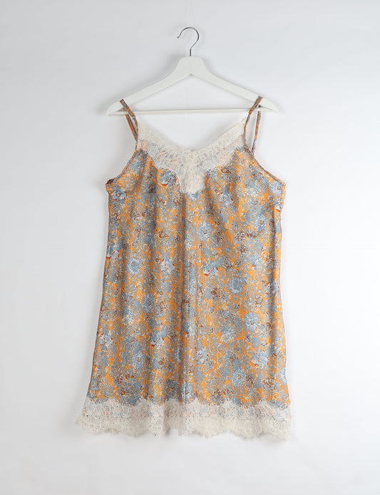 Experience nighttime luxury with our NIGHT DRESS – a true sleeping beauty crafted from upcycled sari fabric by dedicated artisans. Seamlessly combining purpose and comfort, these nightdresses offer a relaxed fit and lightweight material, ideal for sleeping, lounging, or enjoying a tranquil moment sipping coffee on your balcony.