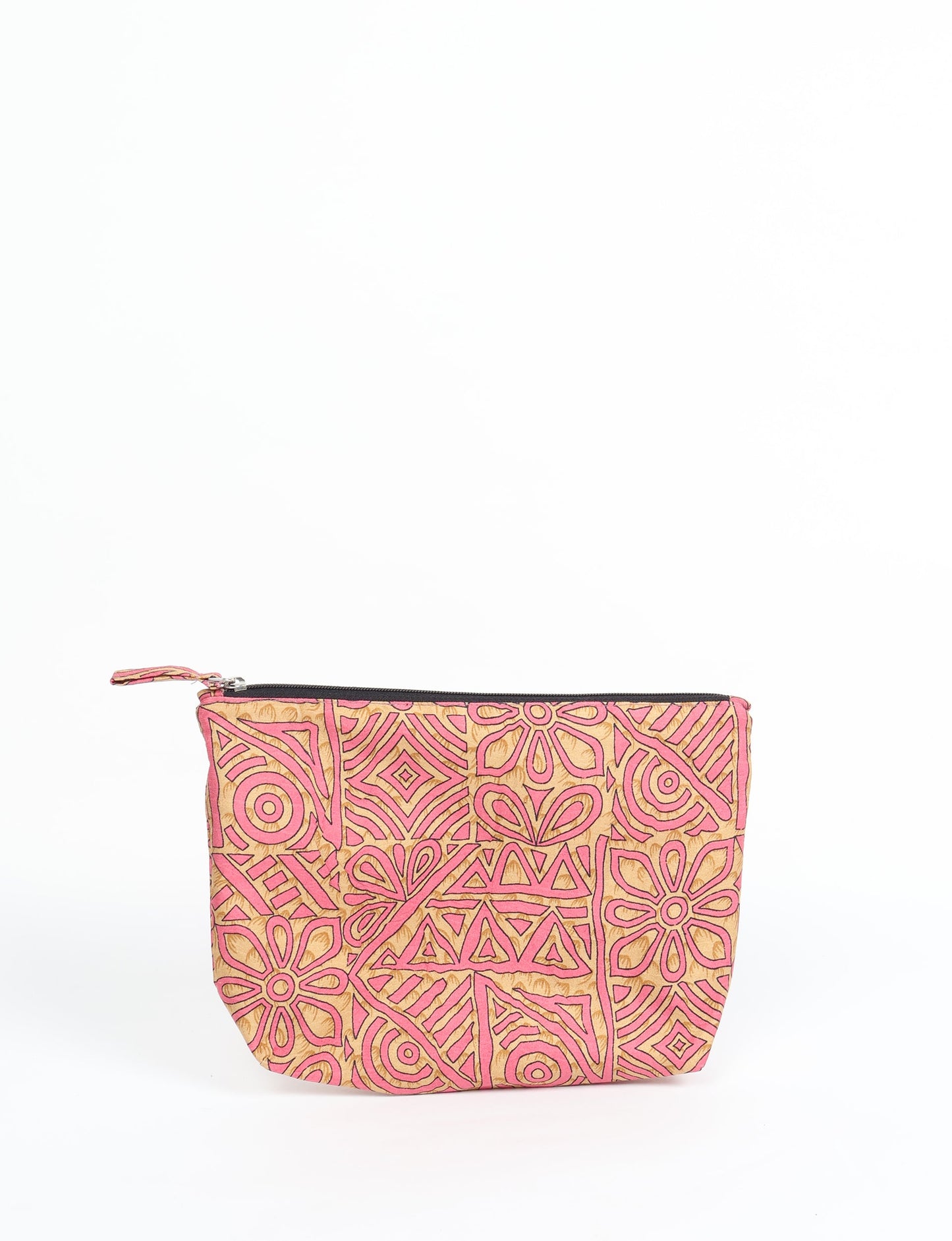 Waterproof pouch with recycled fabric lining, perfect for travel and daily use. A sustainable product crafted from textile waste and designed with environmentally friendly clothing practices in mind.
