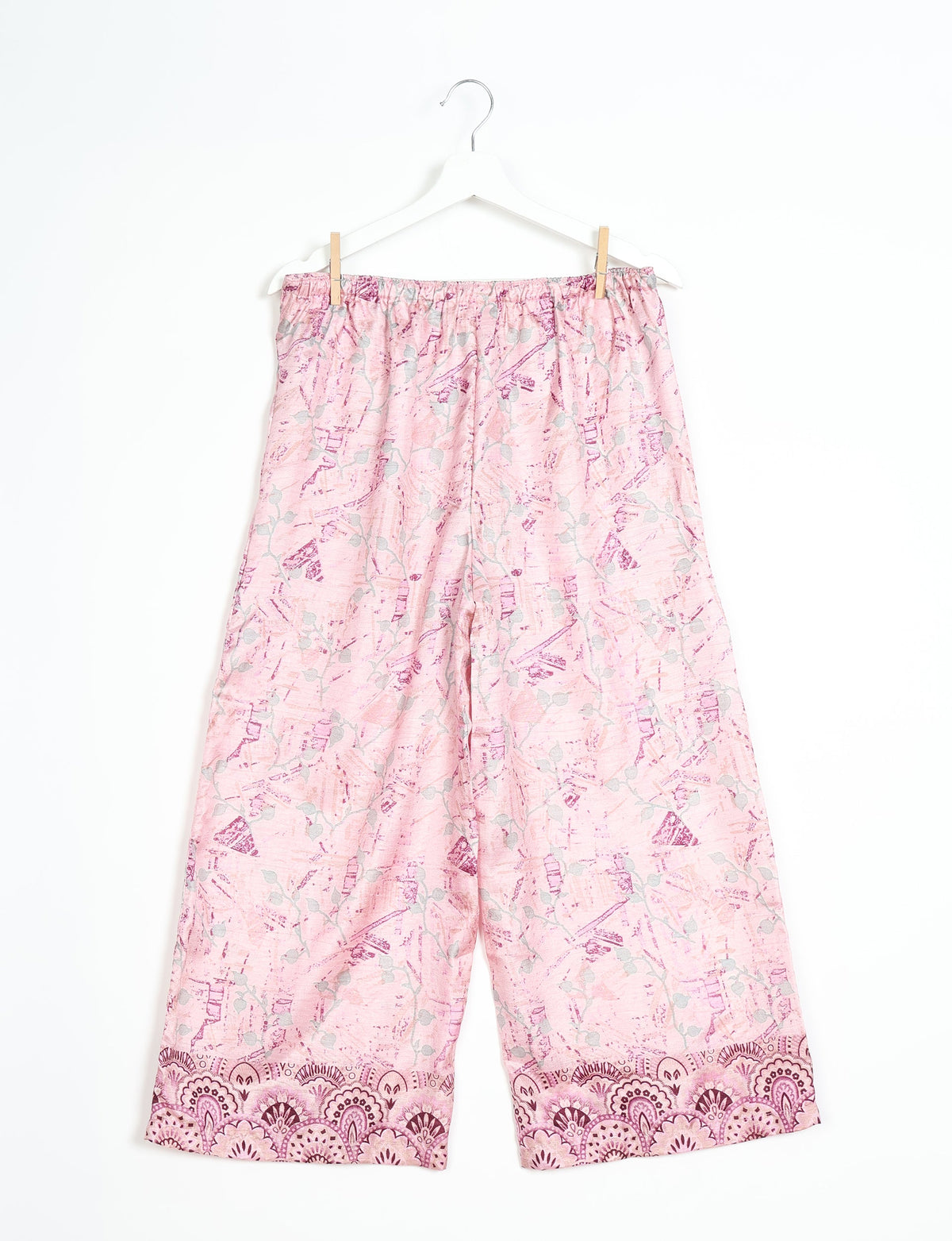 Step into sustainable fashion with our Palazzo Pants – a harmonious blend of Indian and Italian influences. These wide-legged pants, made from upcycled saris, offer comfort with an all-around elastic waist and a stylish flared leg. Make a statement with eco-friendly, chic palazzo pants that redefine ethical clothing.