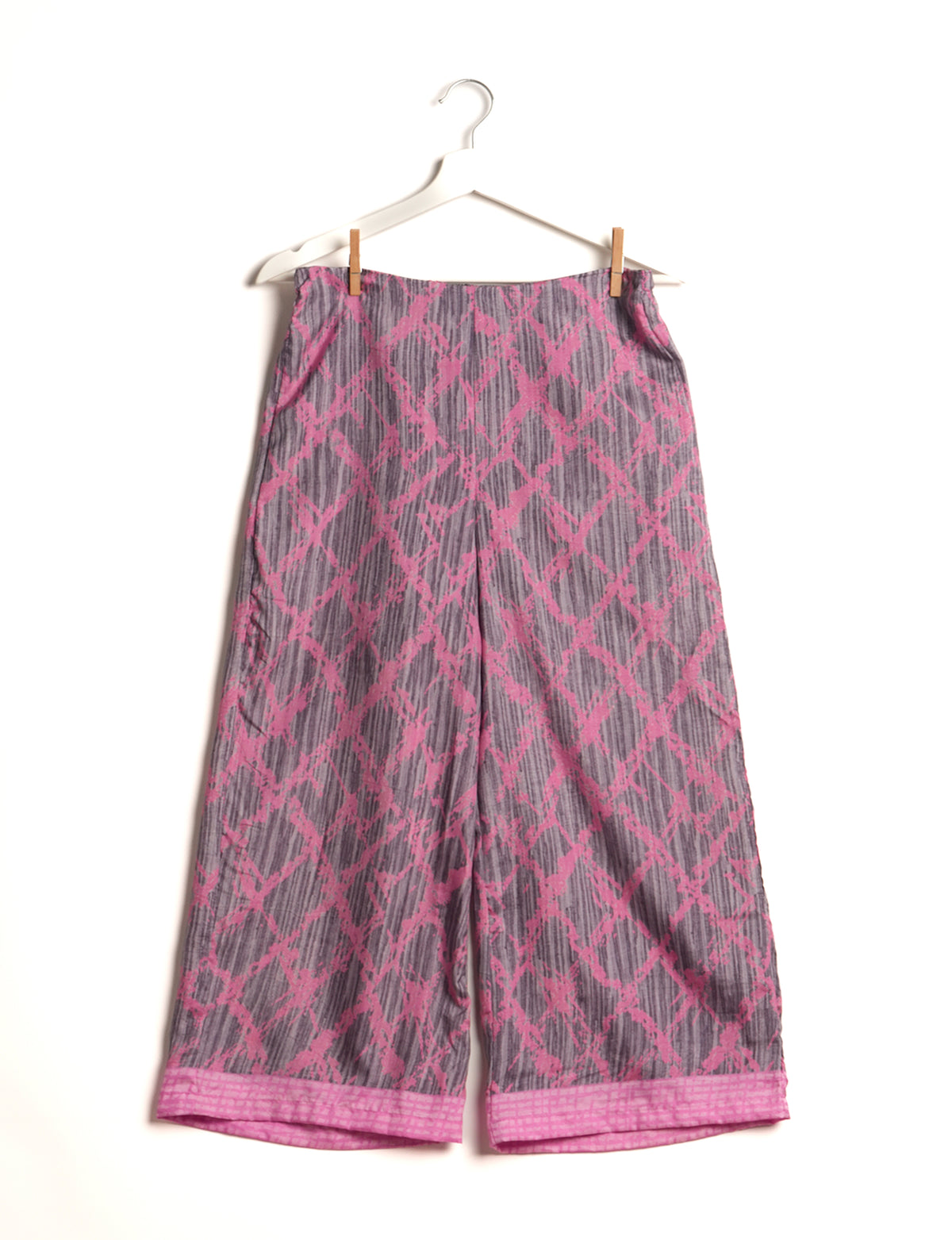 Step into sustainable fashion with our Palazzo Pants – a harmonious blend of Indian and Italian influences. These wide-legged pants, made from upcycled saris, offer comfort with an all-around elastic waist and a stylish flared leg. Make a statement with eco-friendly, chic palazzo pants that redefine ethical clothing.