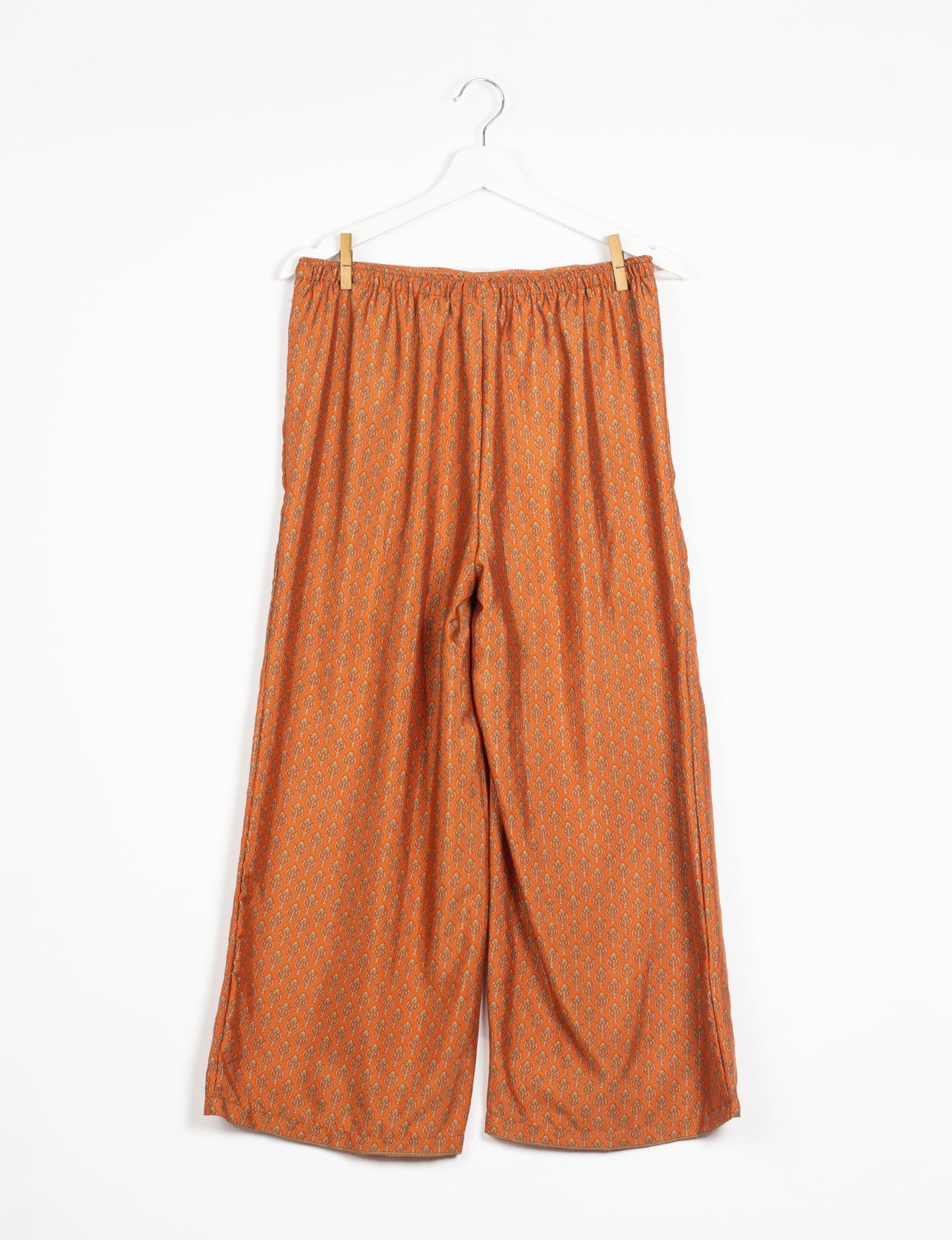 Step into sustainable fashion with our Palazzo Pants – a harmonious blend of Indian and Italian influences. These wide-legged pants, made from upcycled saris, offer comfort with an all-around elastic waist and a stylish flared leg. Make a statement with eco-friendly, chic palazzo pants that redefine ethical clothing.