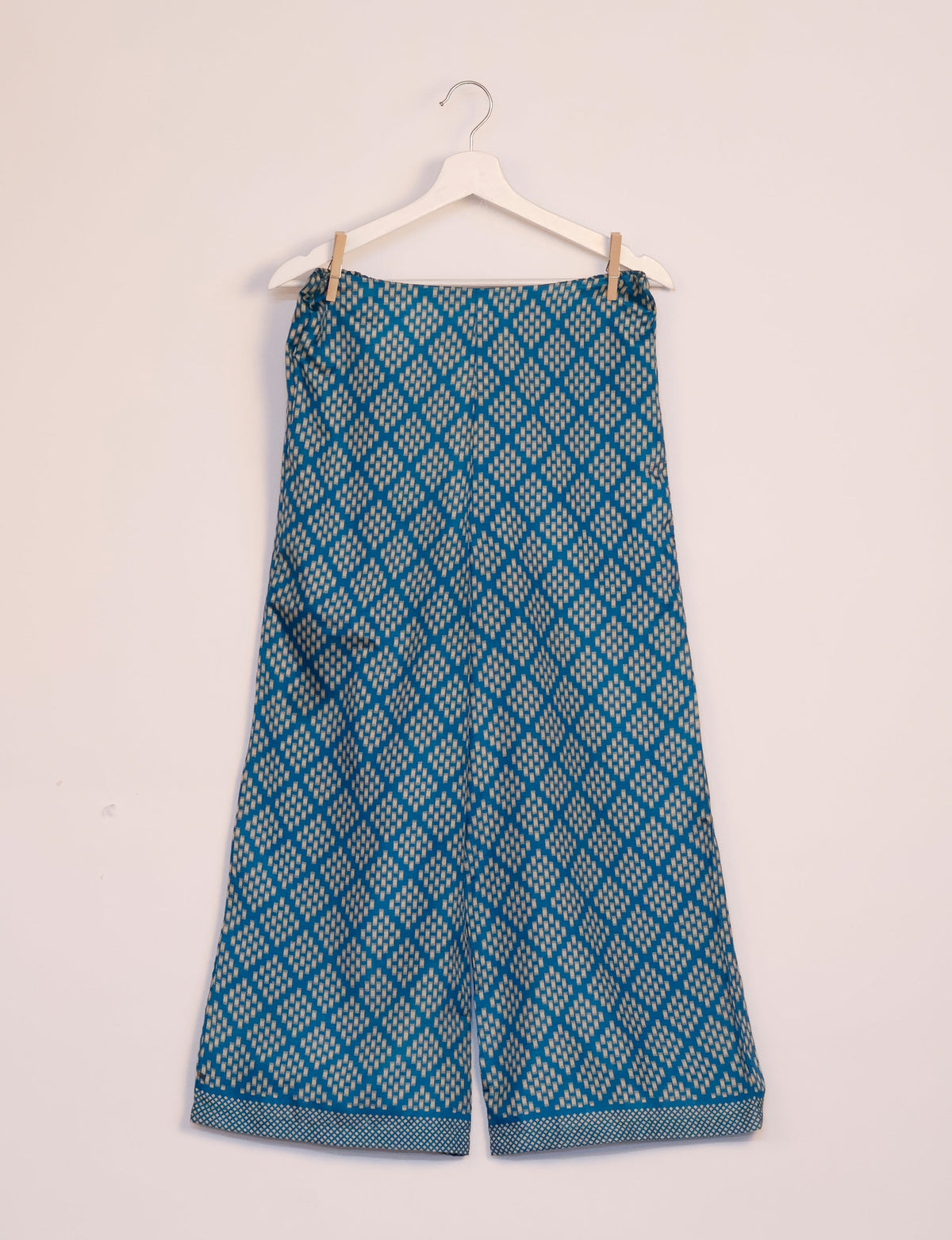 Step into sustainable fashion with our Palazzo Pants – a harmonious blend of Indian and Italian influences. These wide-legged pants, made from upcycled saris, offer comfort with an all-around elastic waist and a stylish flared leg. Make a statement with eco-friendly, chic palazzo pants that redefine ethical clothing.