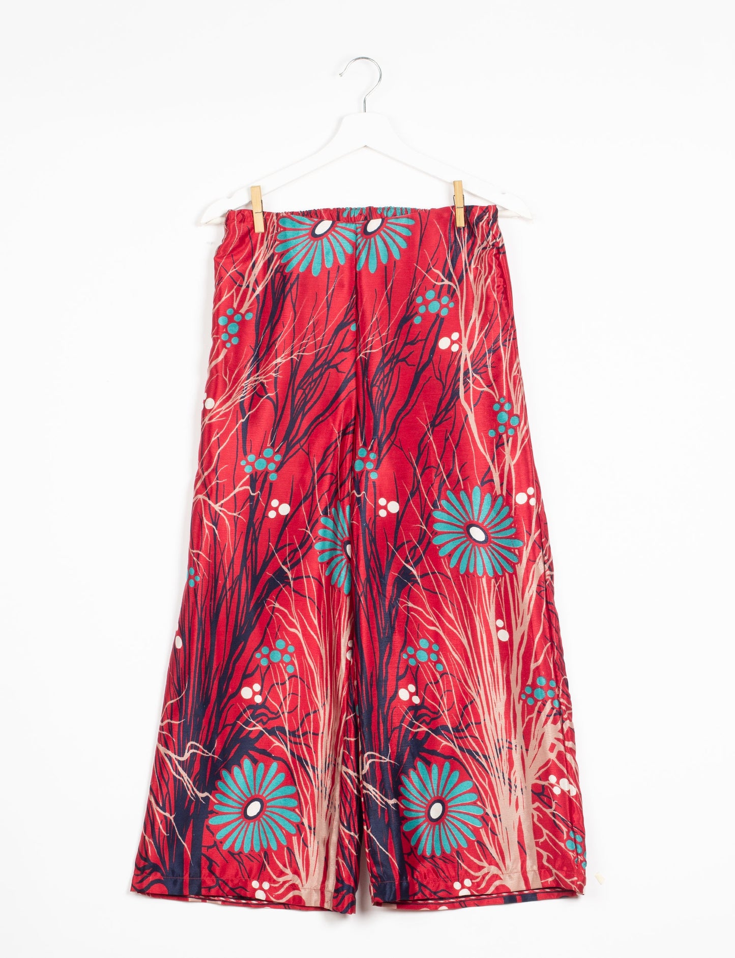 Step into sustainable fashion with our Palazzo Pants – a harmonious blend of Indian and Italian influences. These wide-legged pants, made from upcycled saris, offer comfort with an all-around elastic waist and a stylish flared leg. Make a statement with eco-friendly, chic palazzo pants that redefine ethical clothing.