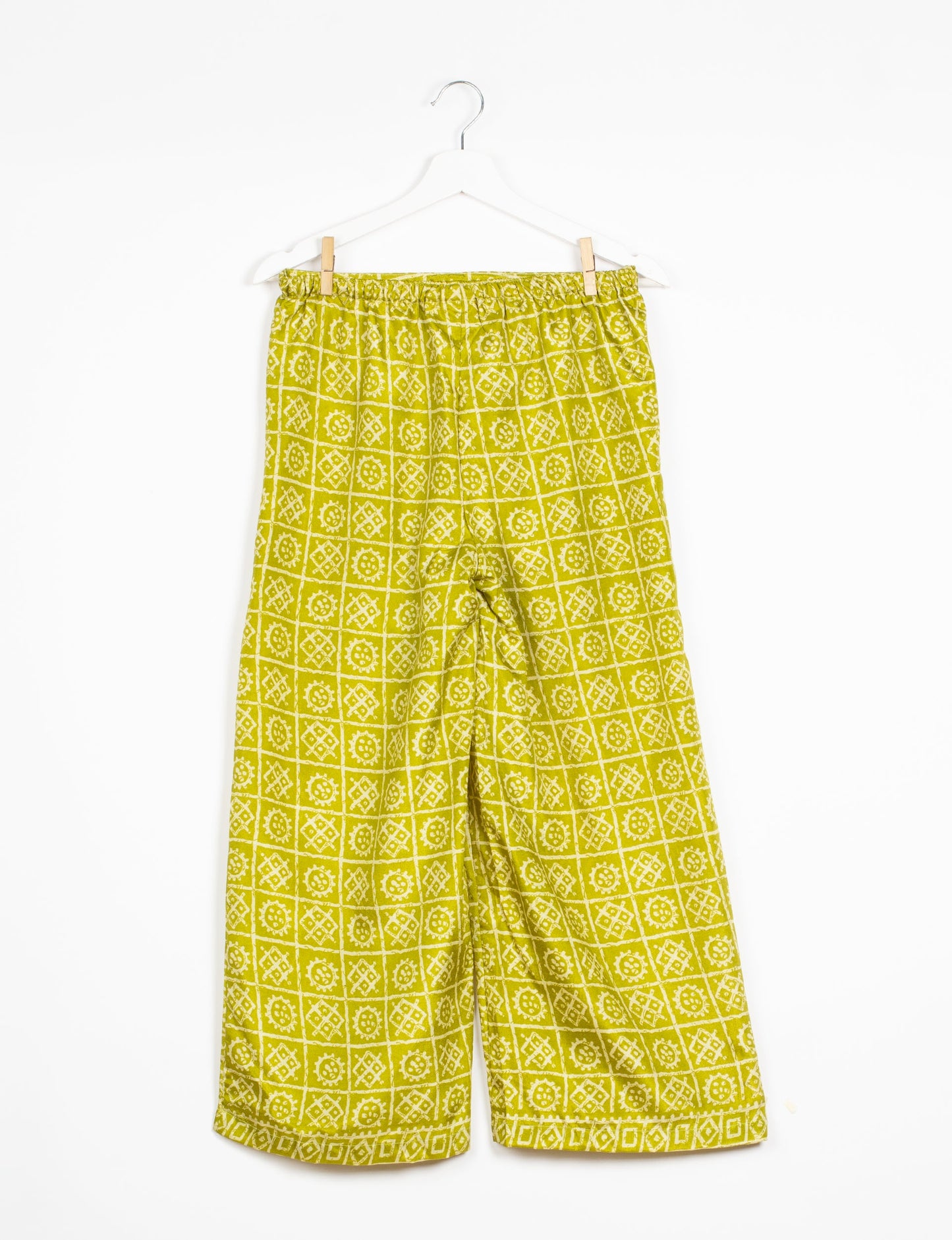 Step into sustainable fashion with our Palazzo Pants – a harmonious blend of Indian and Italian influences. These wide-legged pants, made from upcycled saris, offer comfort with an all-around elastic waist and a stylish flared leg. Make a statement with eco-friendly, chic palazzo pants that redefine ethical clothing.