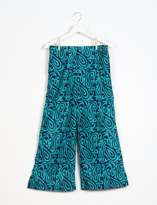 Step into sustainable fashion with our Palazzo Pants – a harmonious blend of Indian and Italian influences. These wide-legged pants, made from upcycled saris, offer comfort with an all-around elastic waist and a stylish flared leg. Make a statement with eco-friendly, chic palazzo pants that redefine ethical clothing.