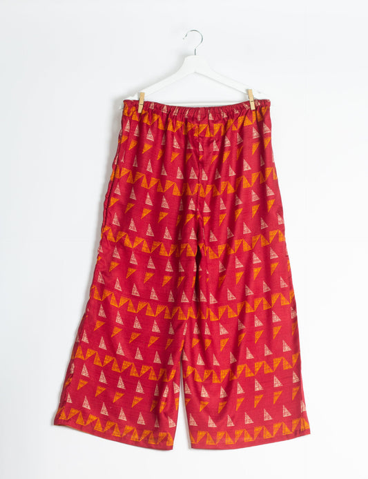 Step into sustainable fashion with our Palazzo Pants – a harmonious blend of Indian and Italian influences. These wide-legged pants, made from upcycled saris, offer comfort with an all-around elastic waist and a stylish flared leg. Make a statement with eco-friendly, chic palazzo pants that redefine ethical clothing.