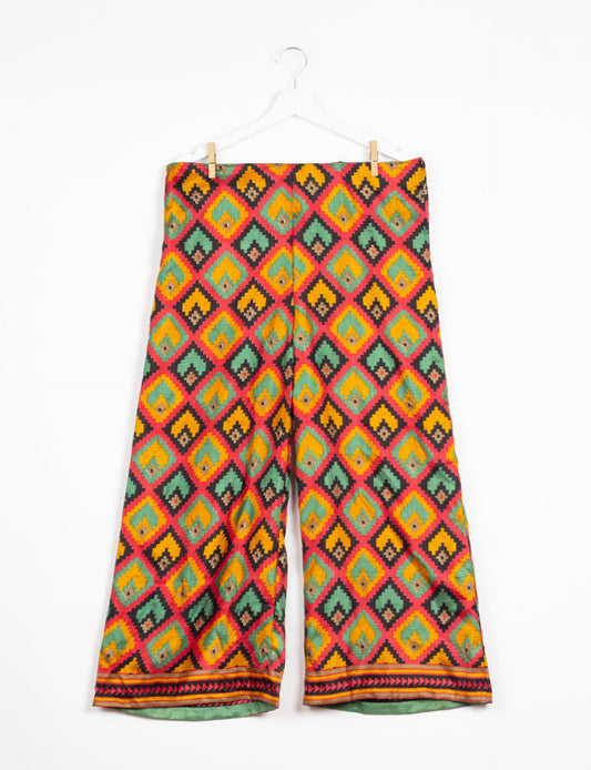 Step into sustainable fashion with our Palazzo Pants – a harmonious blend of Indian and Italian influences. These wide-legged pants, made from upcycled saris, offer comfort with an all-around elastic waist and a stylish flared leg. Make a statement with eco-friendly, chic palazzo pants that redefine ethical clothing.