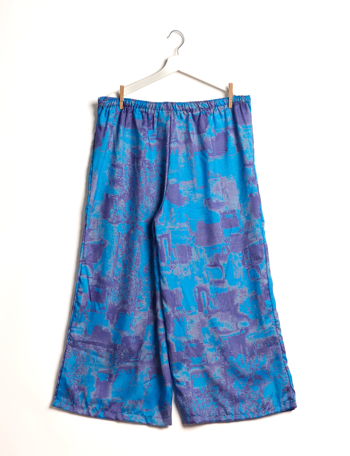 Step into sustainable fashion with our Palazzo Pants – a harmonious blend of Indian and Italian influences. These wide-legged pants, made from upcycled saris, offer comfort with an all-around elastic waist and a stylish flared leg. Make a statement with eco-friendly, chic palazzo pants that redefine ethical clothing.